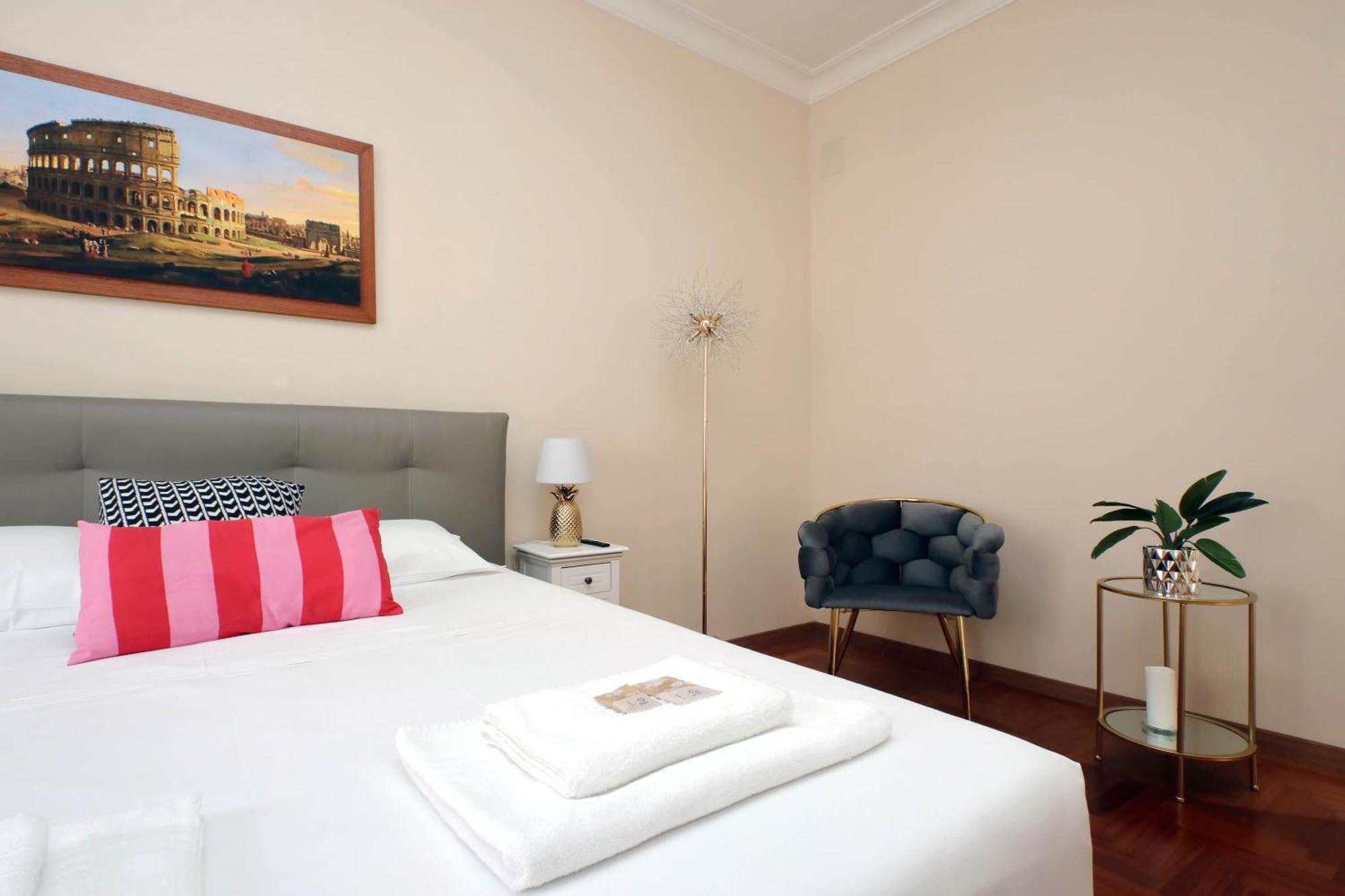 Elegant And Spacious Apartment, Vespasiano 9 Appartamento Roma