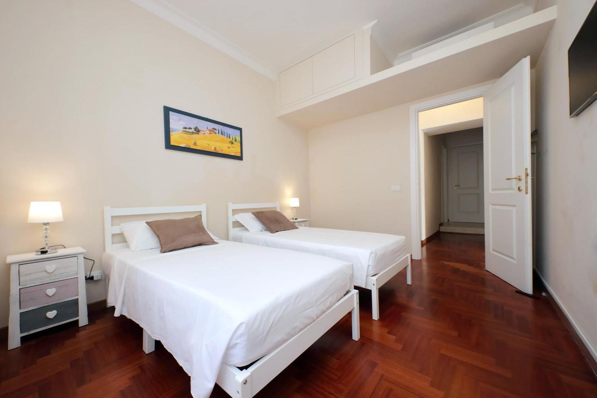 Elegant And Spacious Apartment, Vespasiano 9