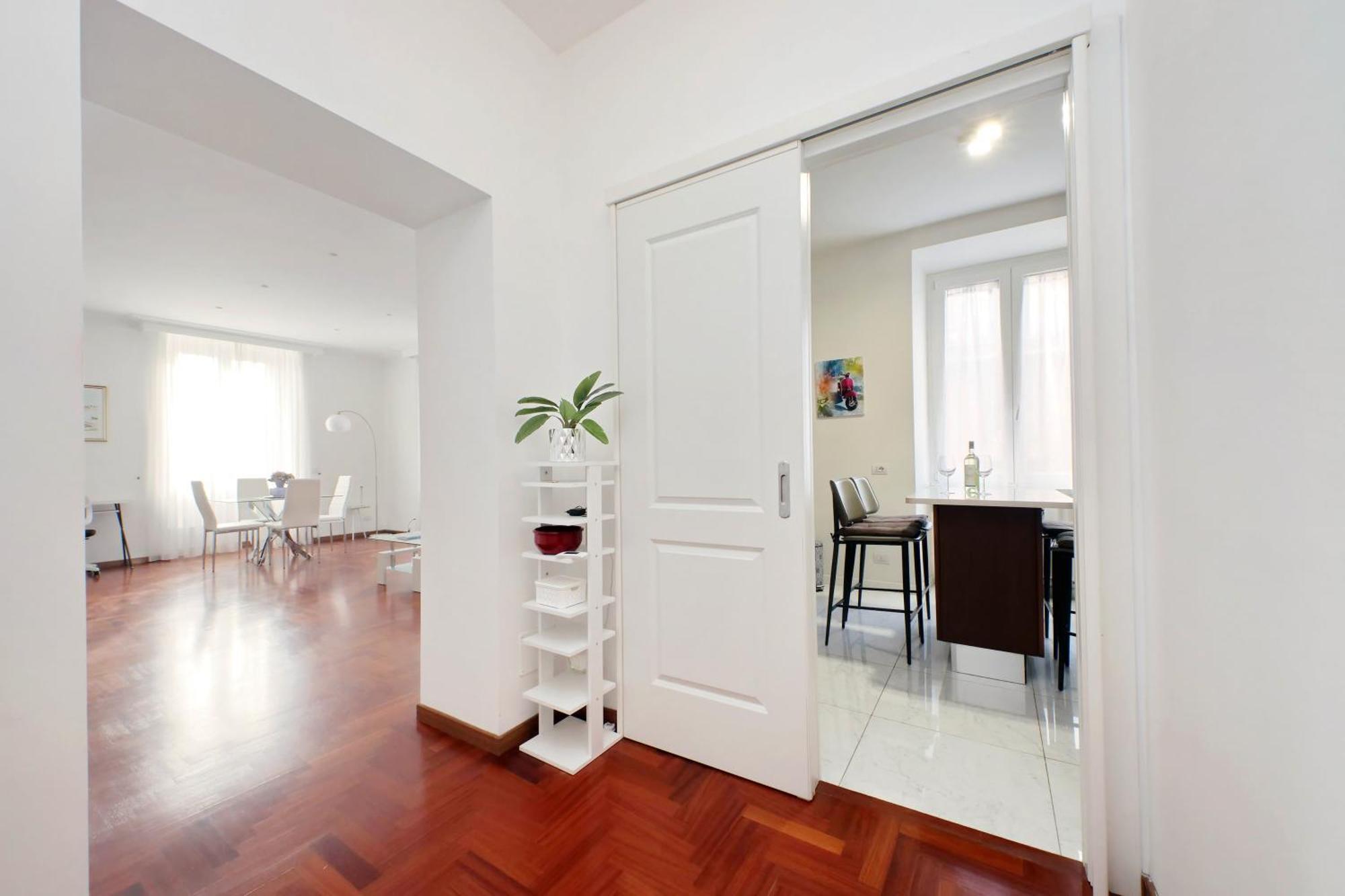 Elegant And Spacious Apartment, Vespasiano 9