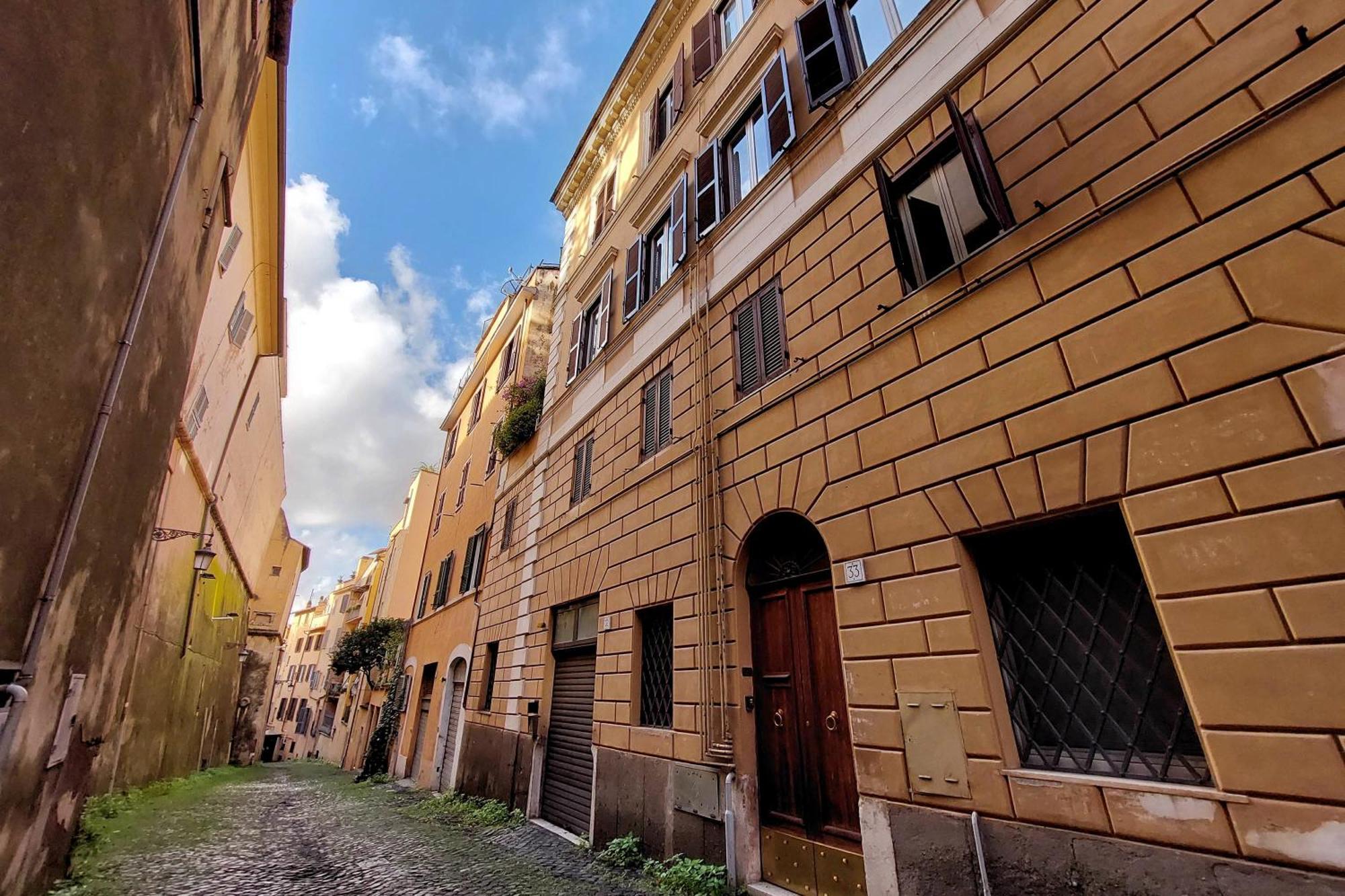 Charming Loft With Terrace At The Quirinale Apartment