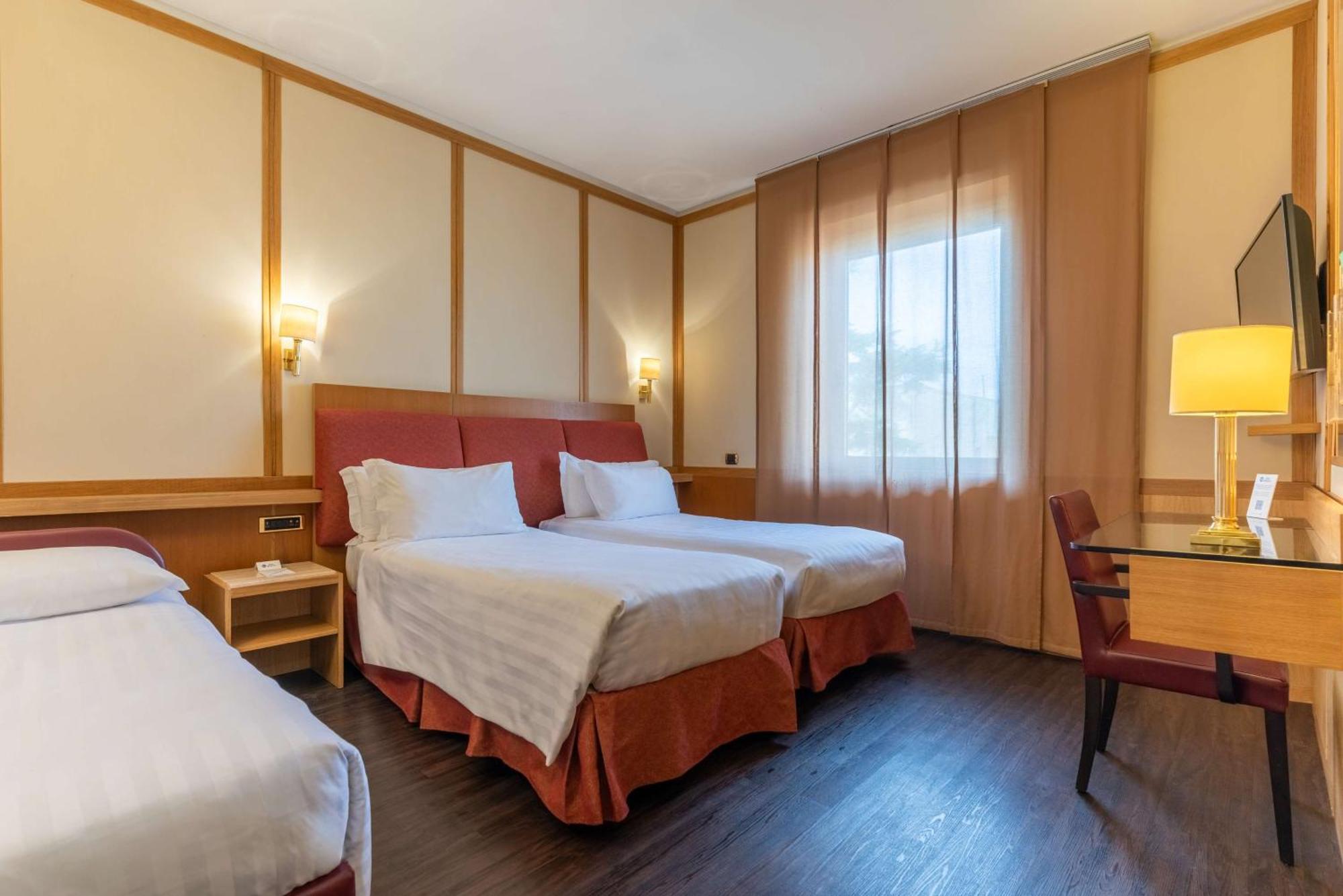 Western President Hotel 4*
