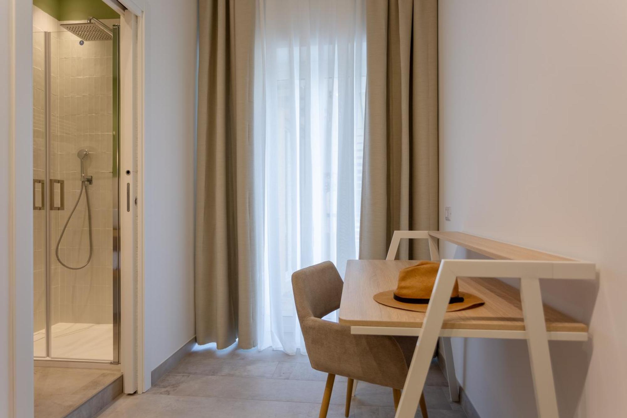 633 Appia Design Affittacamere *