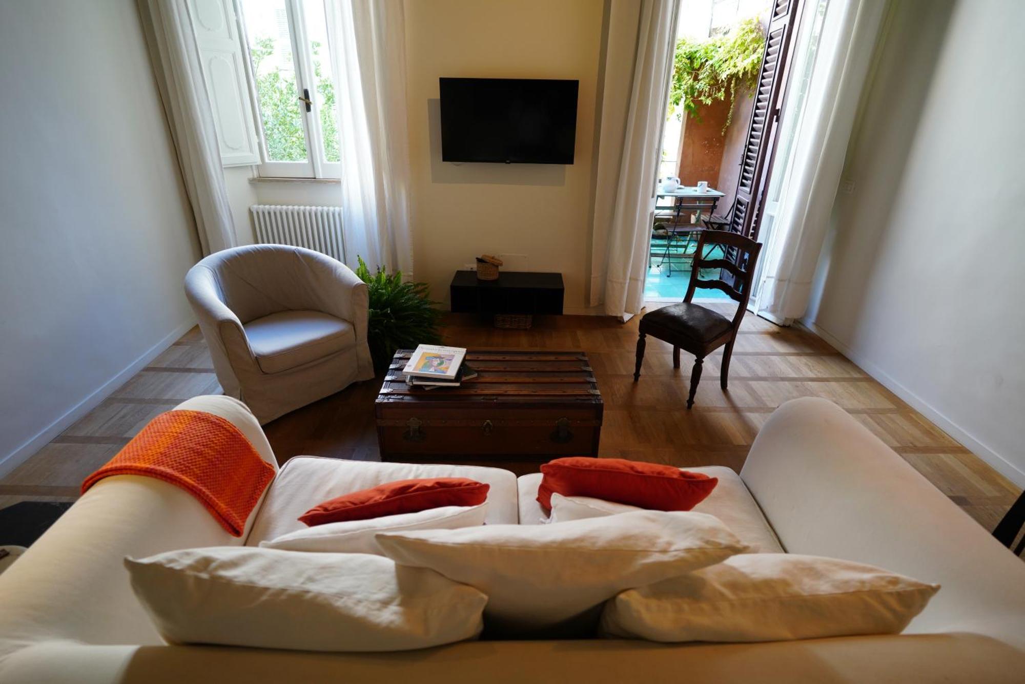 Apartment Center, Luxury & History In Via Monserrato Rom