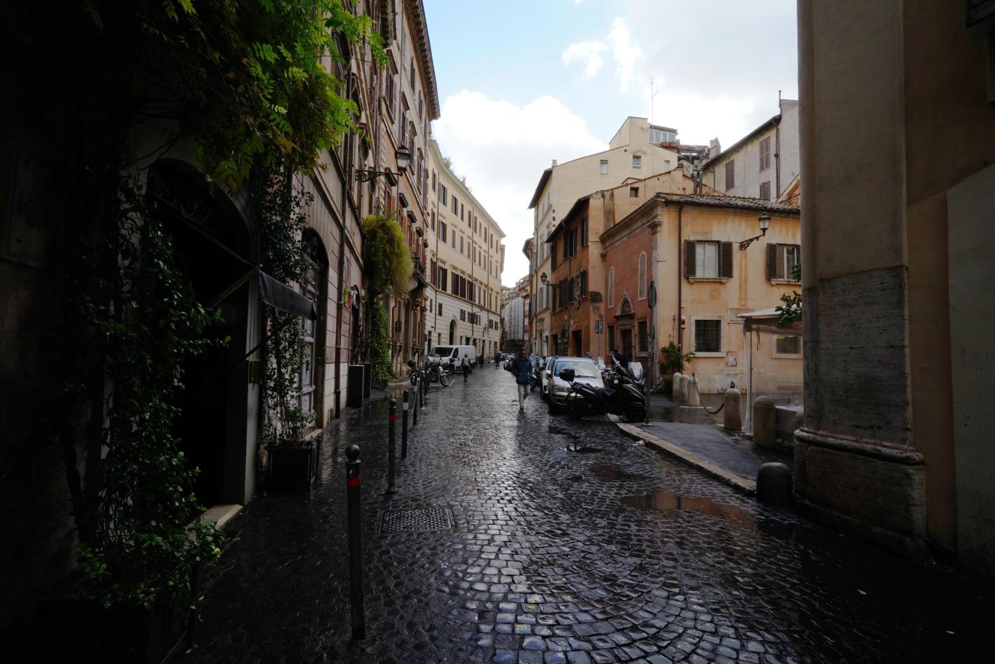 Center, Luxury & History In Via Monserrato Apartment Rom