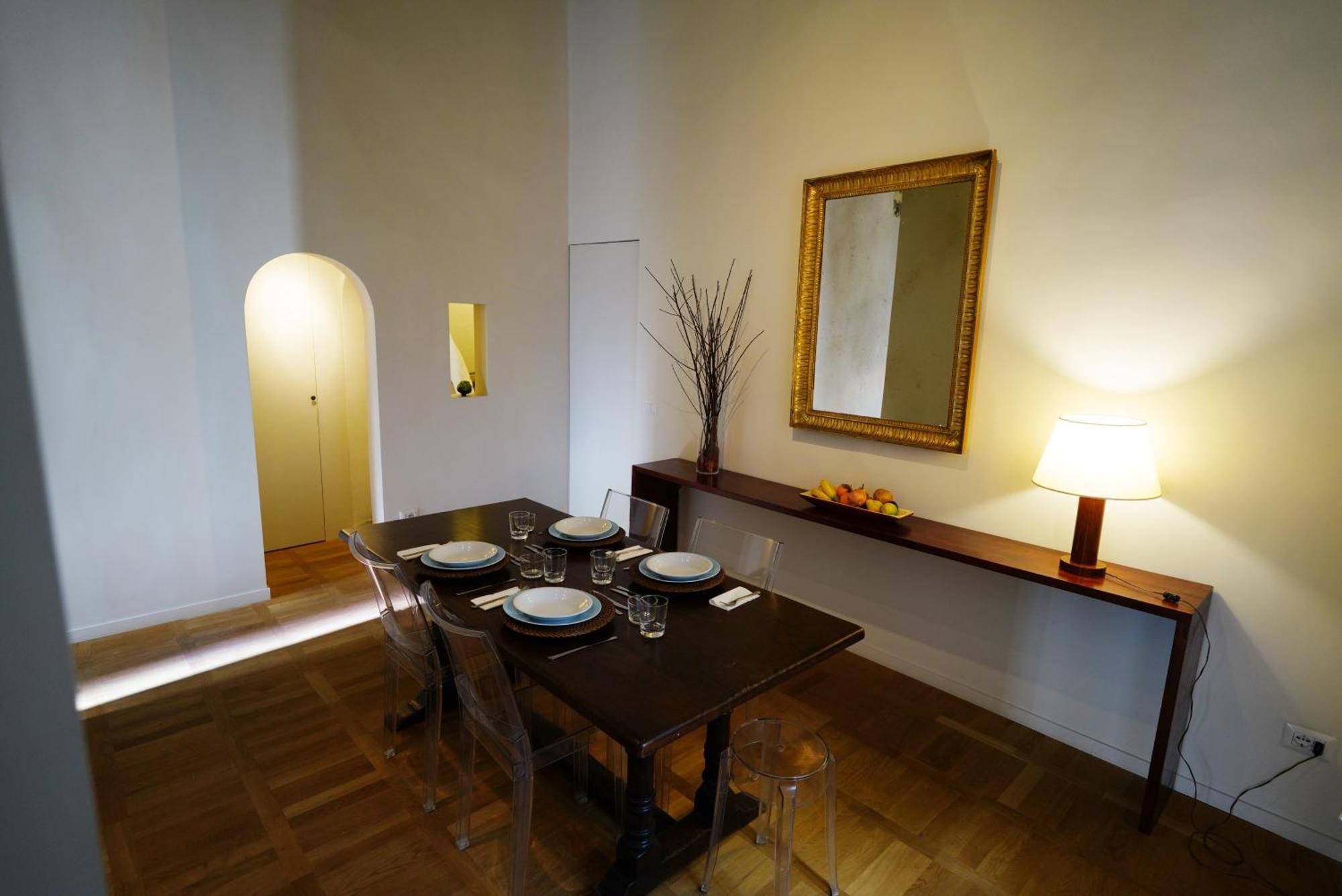 Center, Luxury & History In Via Monserrato Apartment