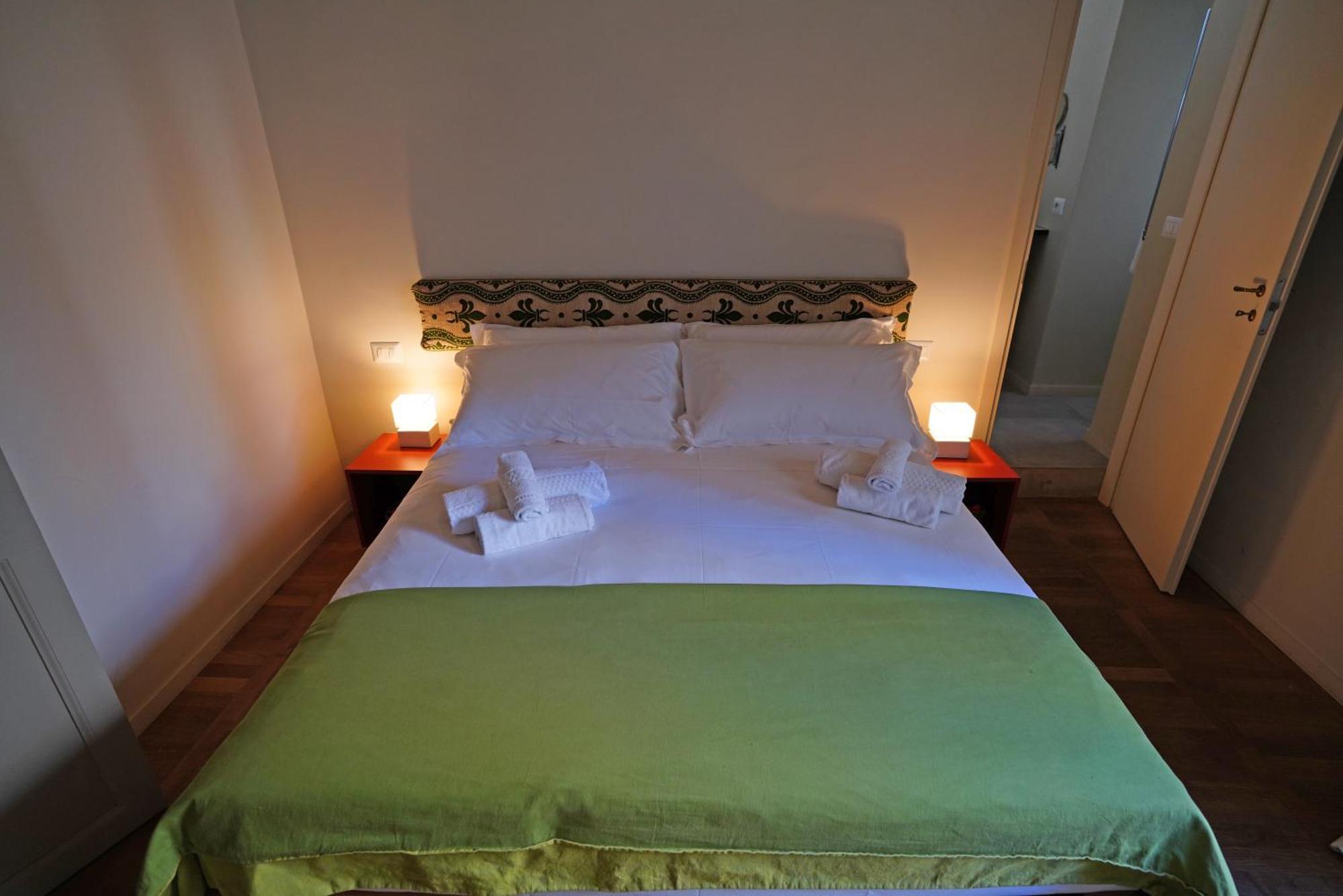 Center, Luxury & History In Via Monserrato Apartamento