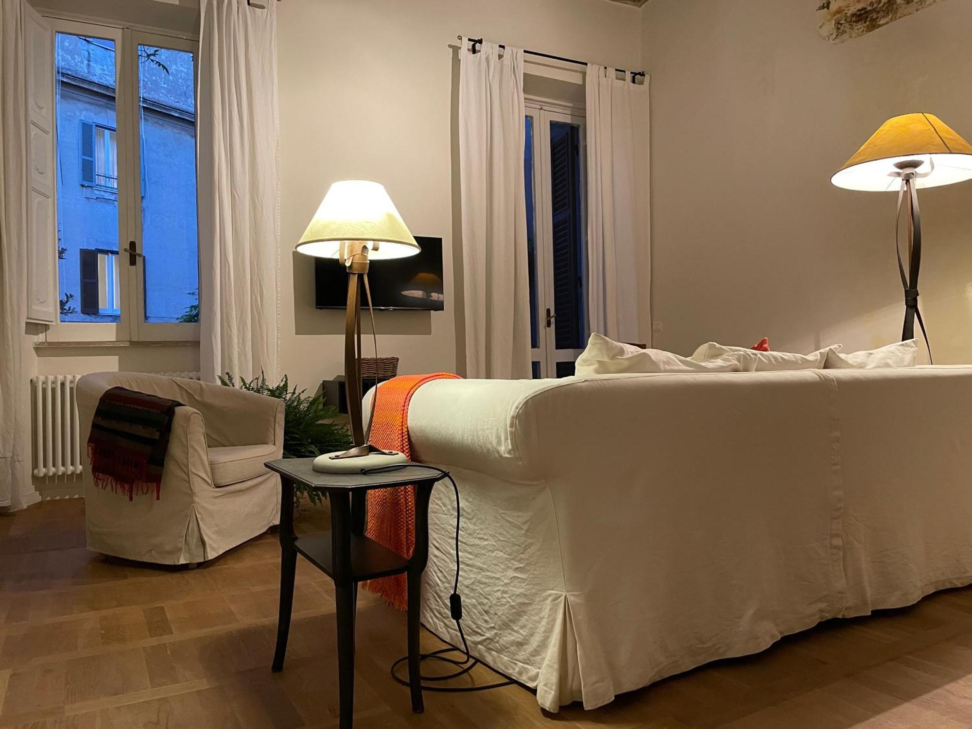 Center, Luxury & History In Via Monserrato Apartment