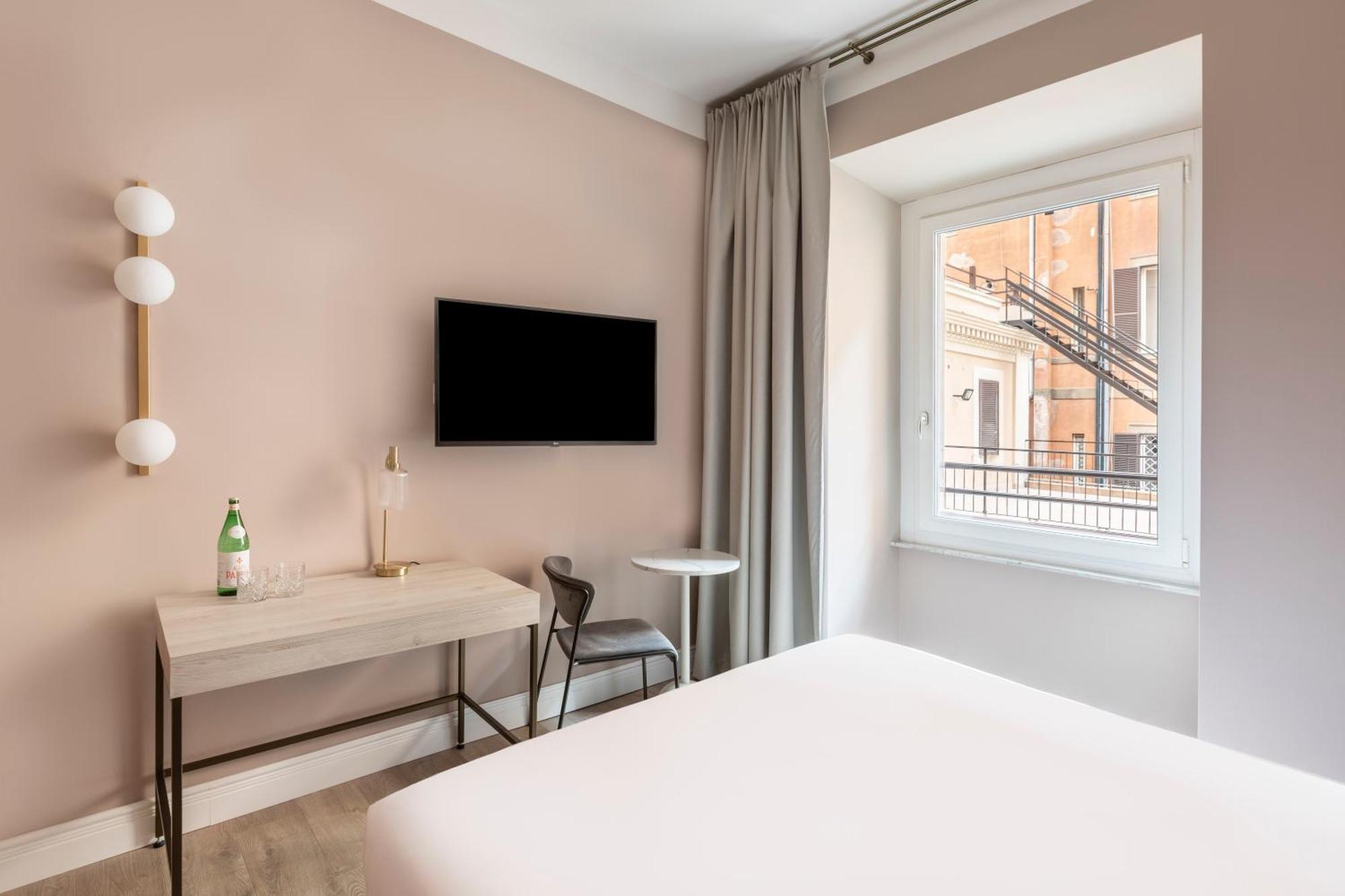 Capitol Aparthotel 3*