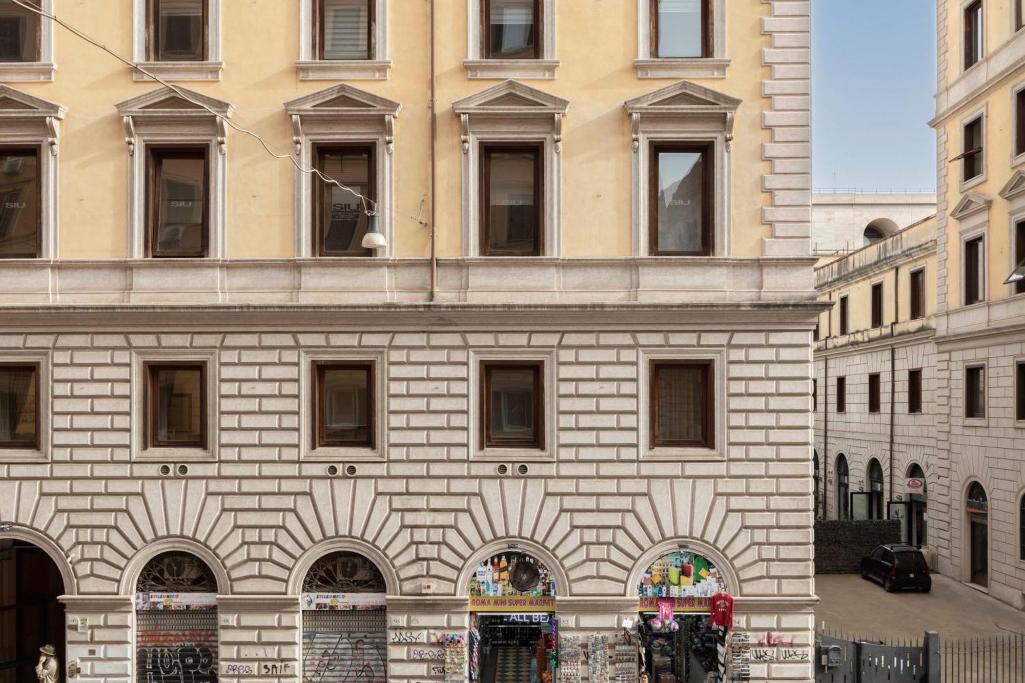 Aparthotel Capitol 3*