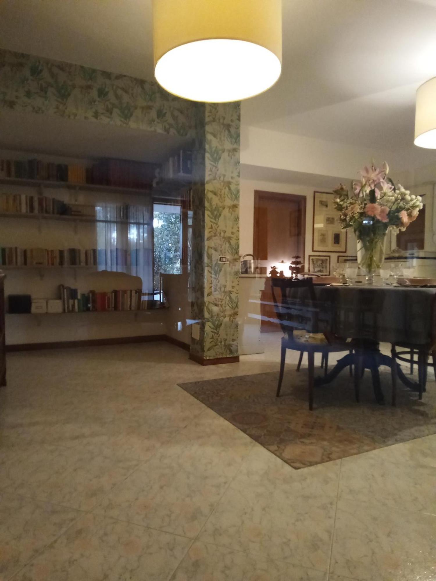 Residenza Nella Campagna Di Capitale. *