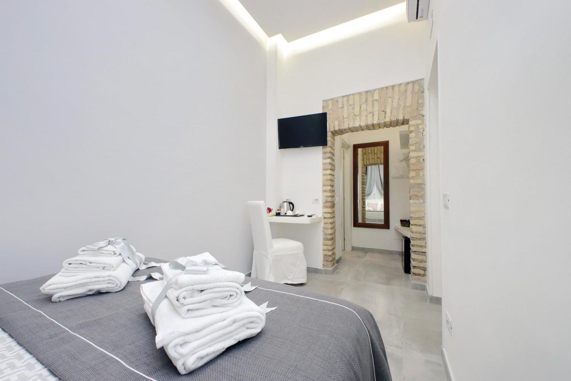 Roman Holiday Suites