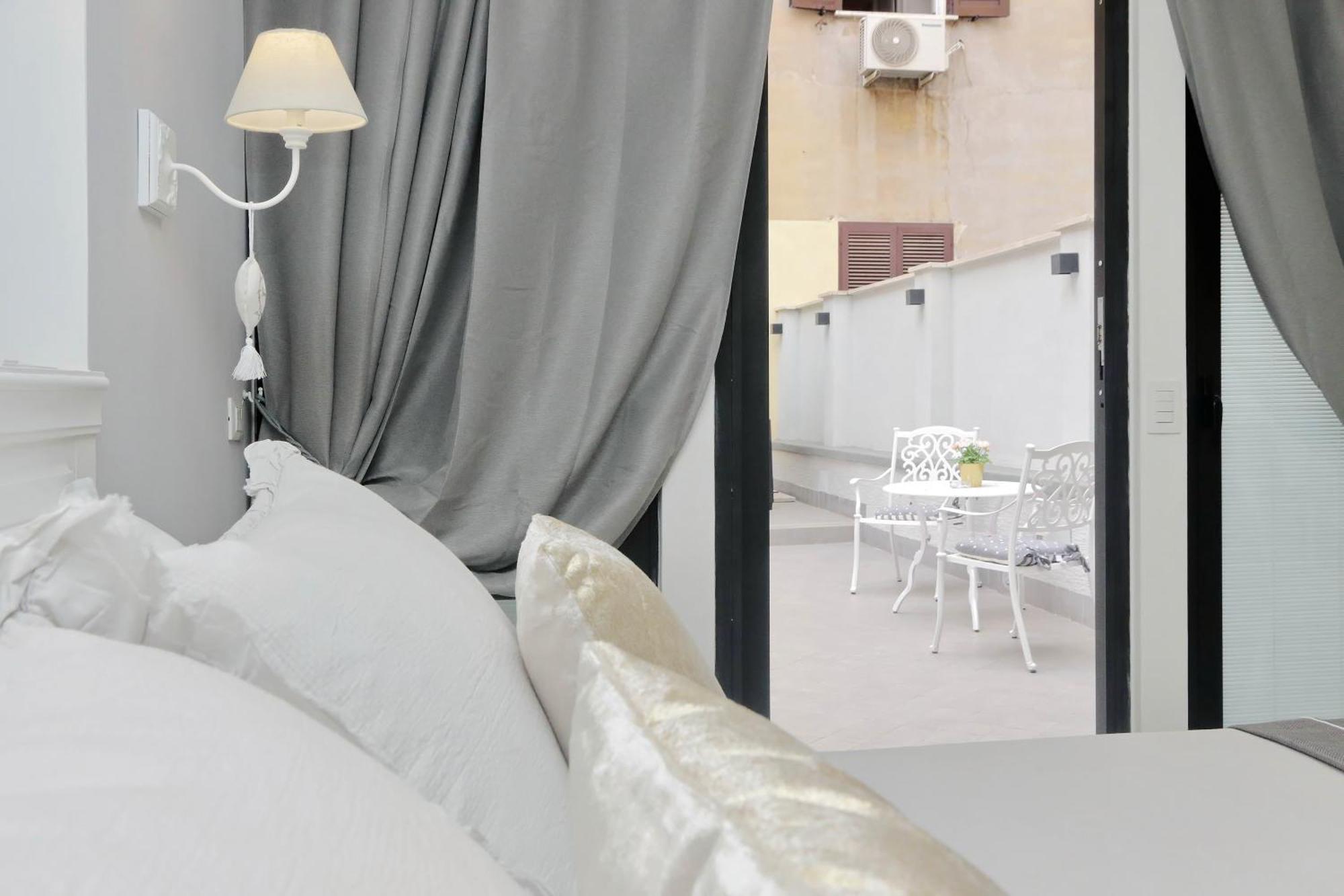 Guest house Roman Holiday Suites *