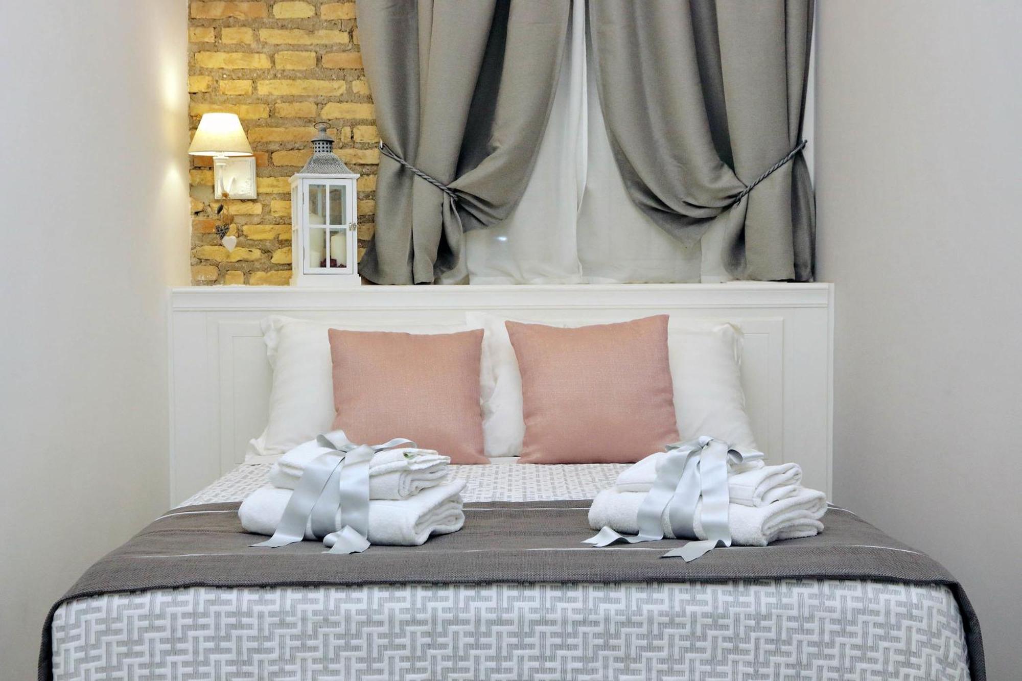 Roman Holiday Suites Guest house