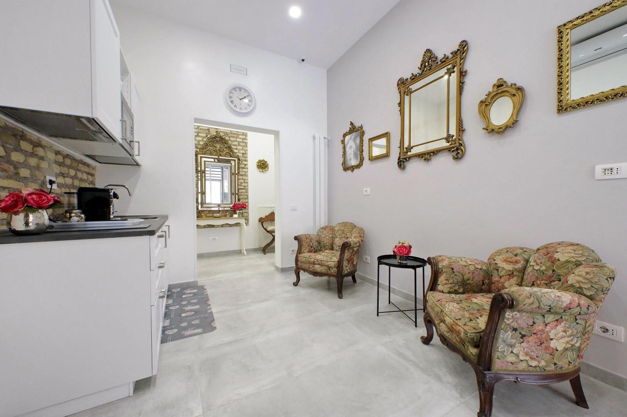 Roman Holiday Suites Guest house *