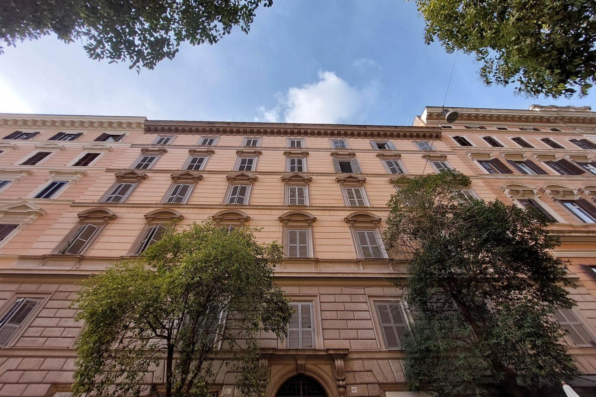 Roman Holiday Suites Guest house