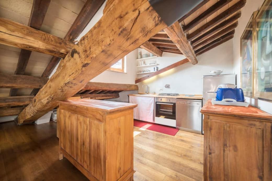 Pantheon Charming Penthouse Apartment