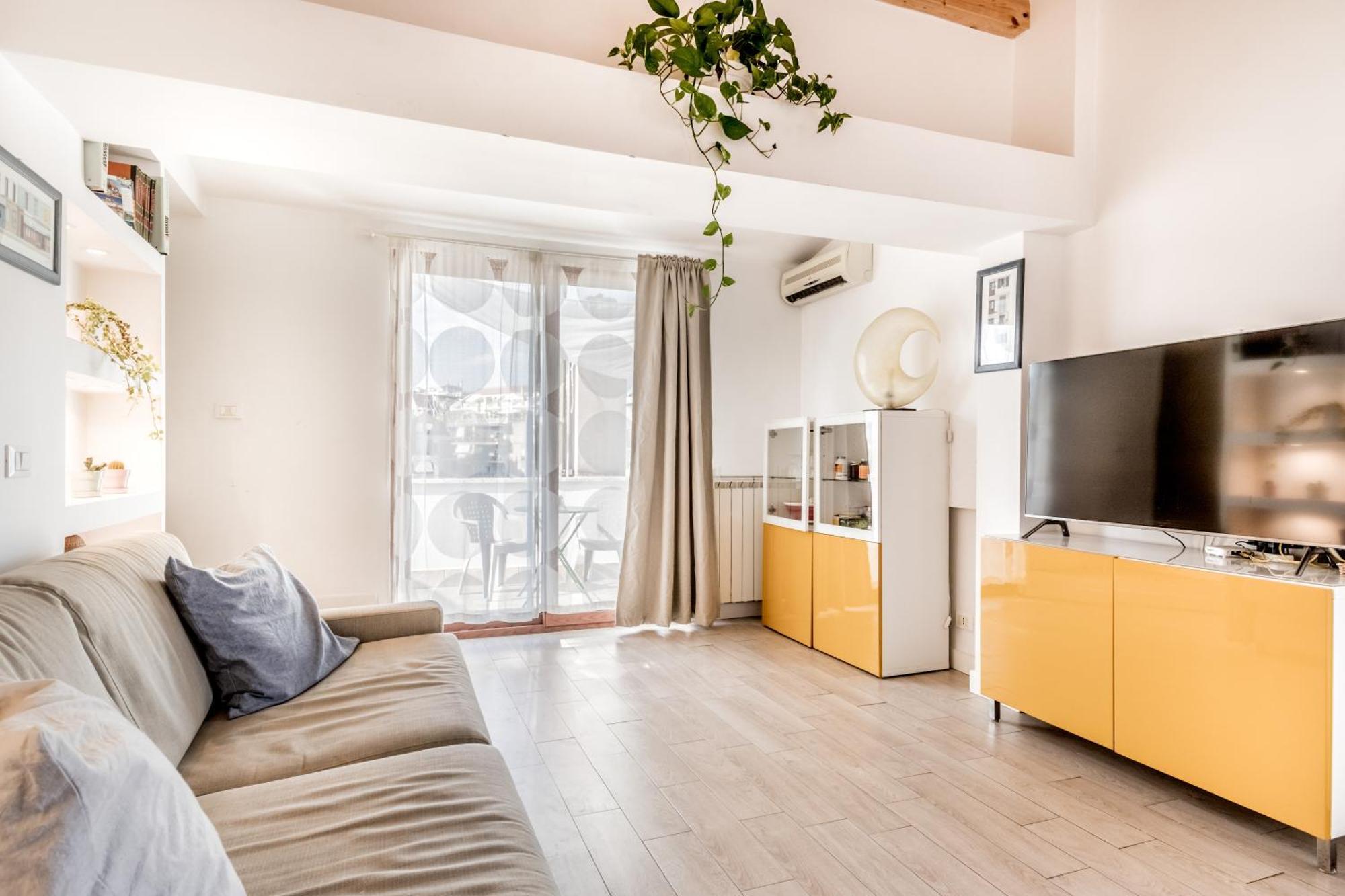 Apartment Attico Trilocale In Zona Farnesina