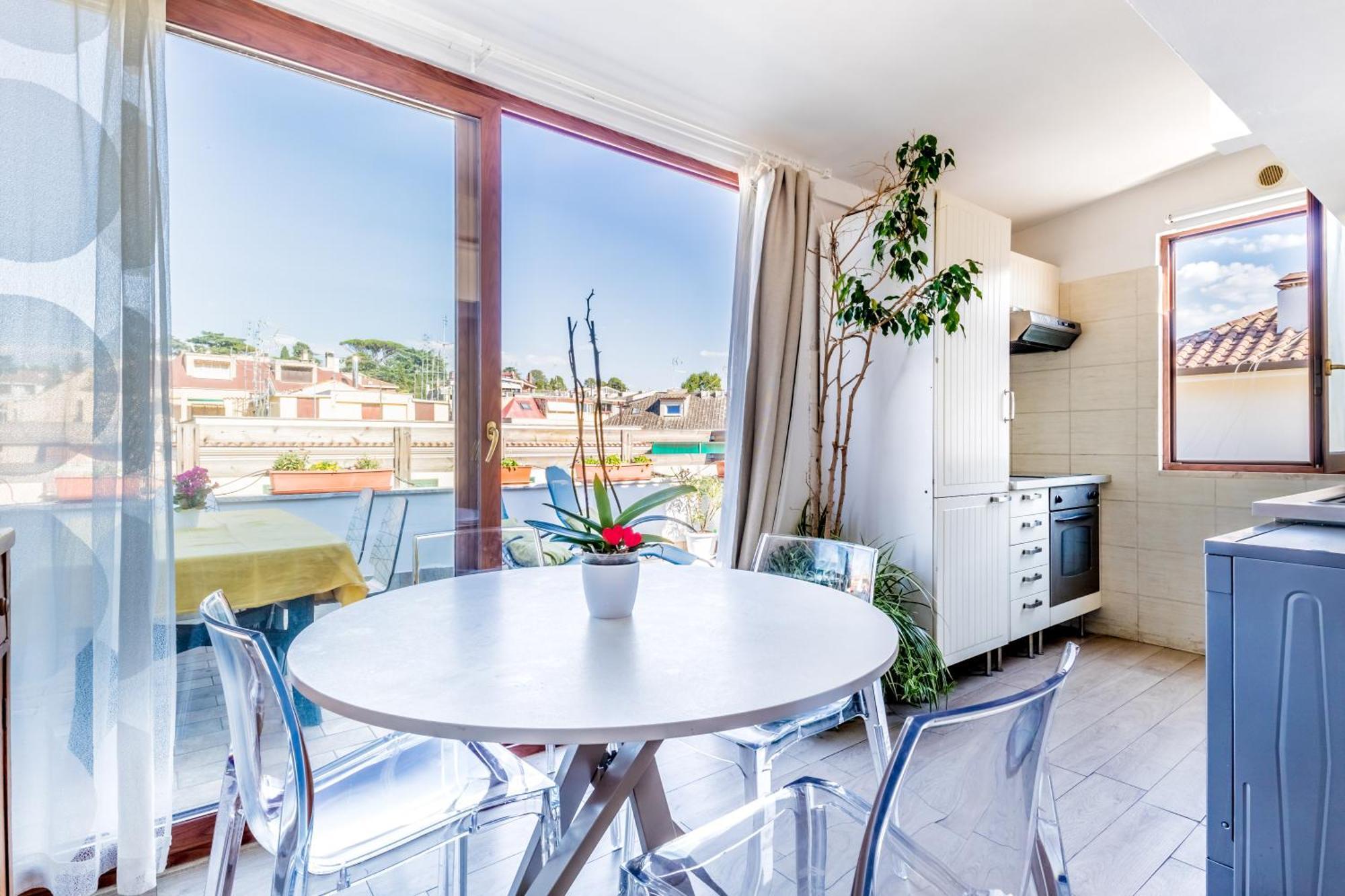 Apartment Attico Trilocale In Zona Farnesina Rom