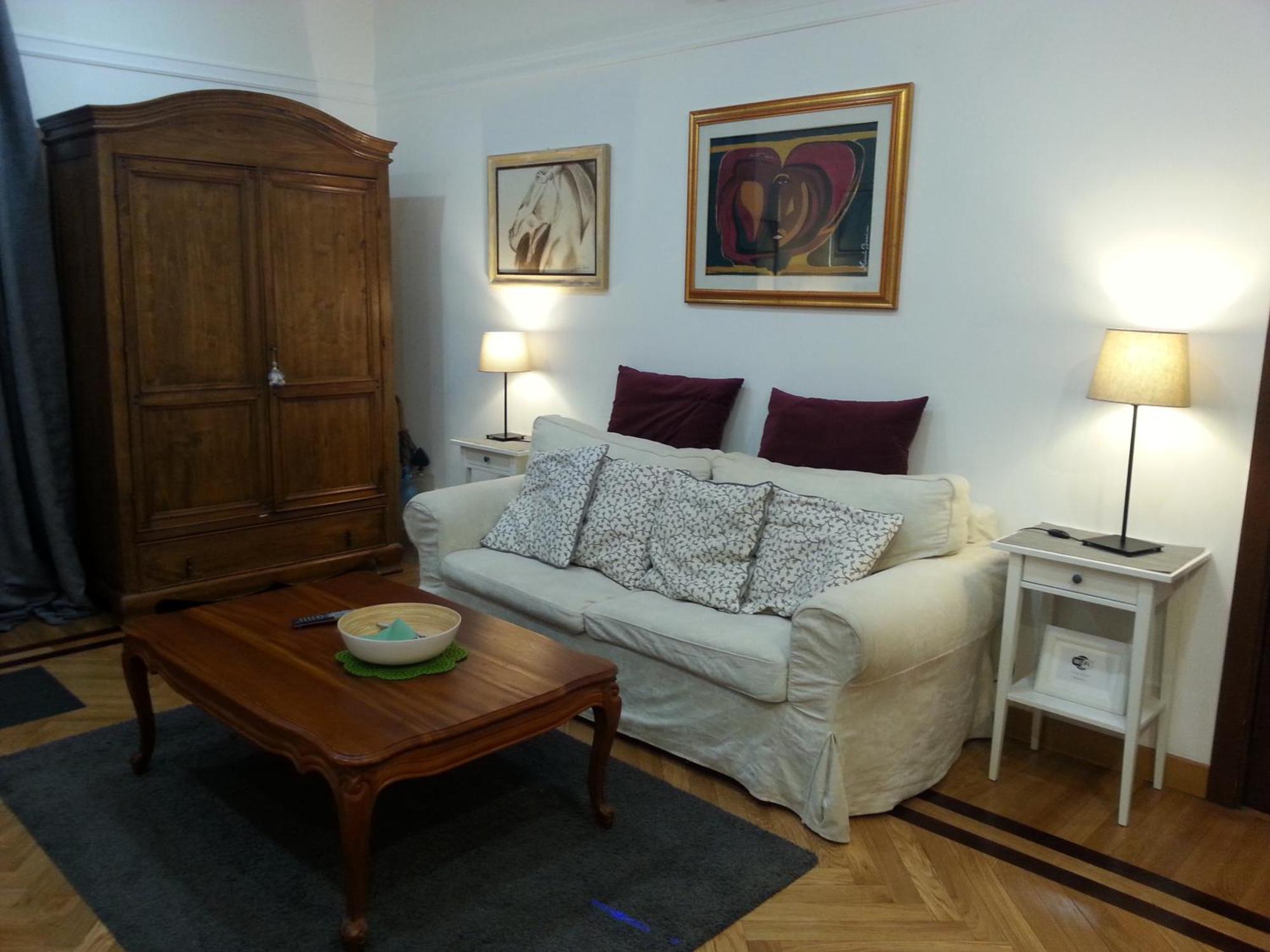 Lilium House Apts *