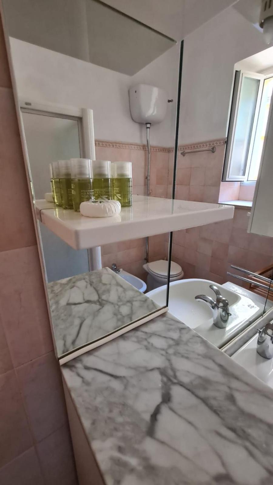 Acomodação com café da manhã  Domus Merulana Bed And Breakfast Roma