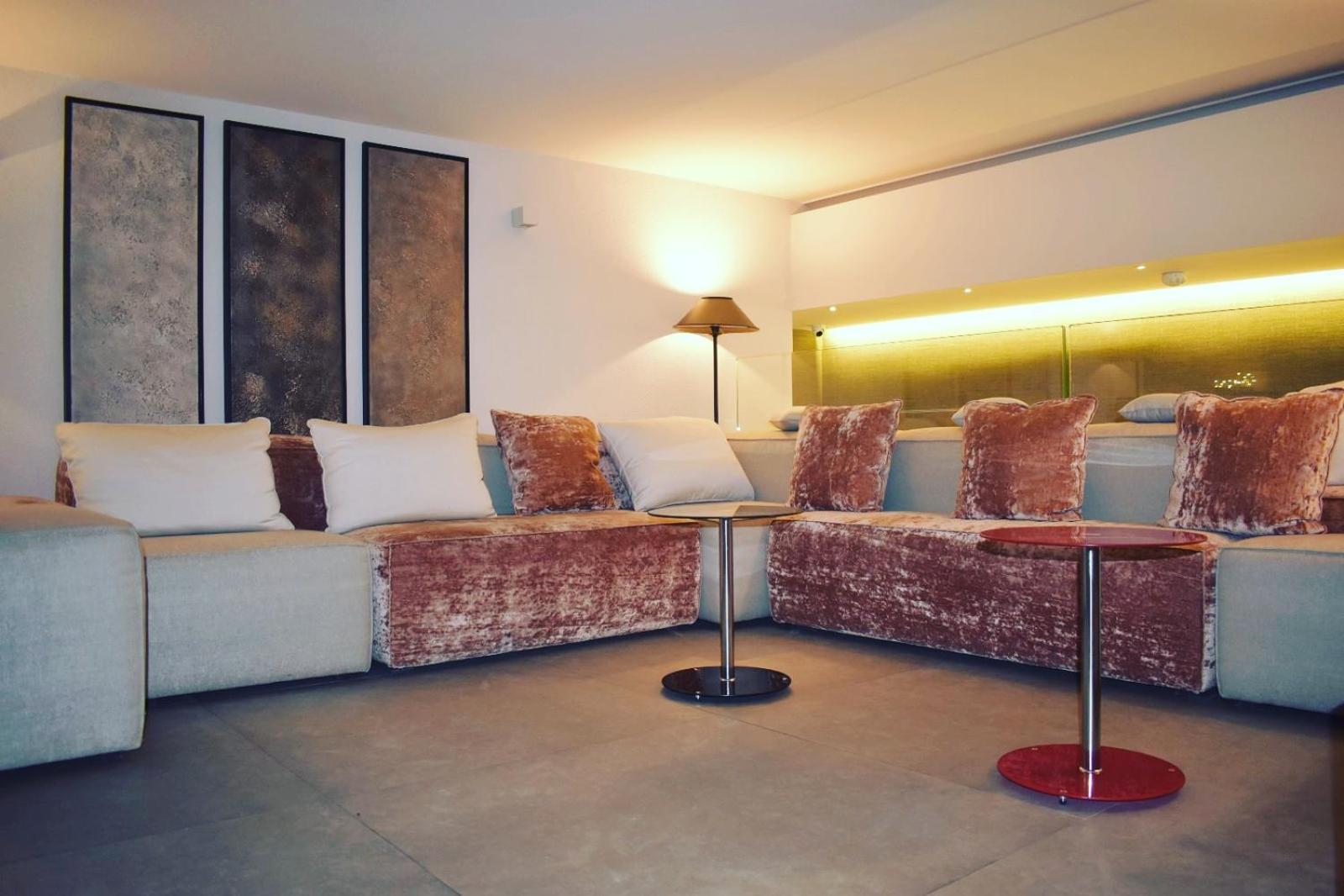 230 Luxury * Roma