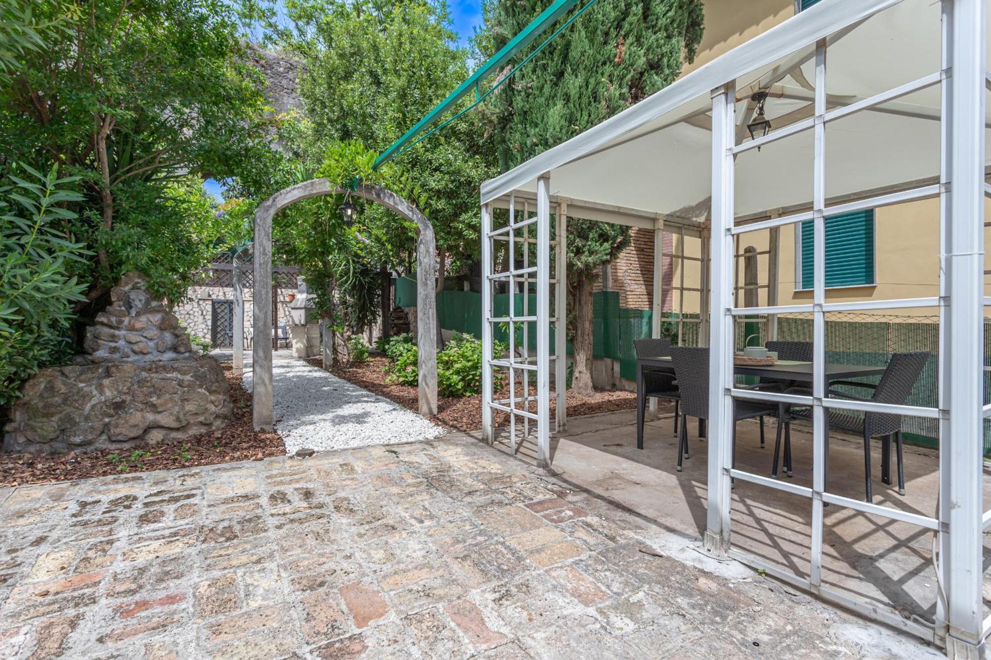 Bbhome Domus Aquae Inside Of Appia Antica Park Villa