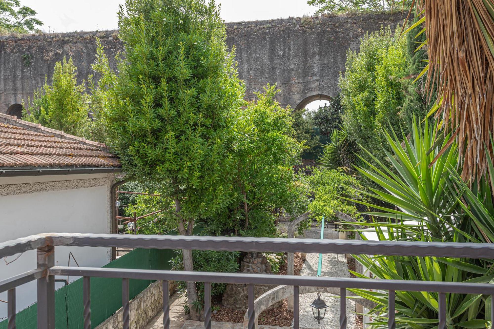 Villa Bbhome Domus Aquae Inside Of Appia Antica Park *