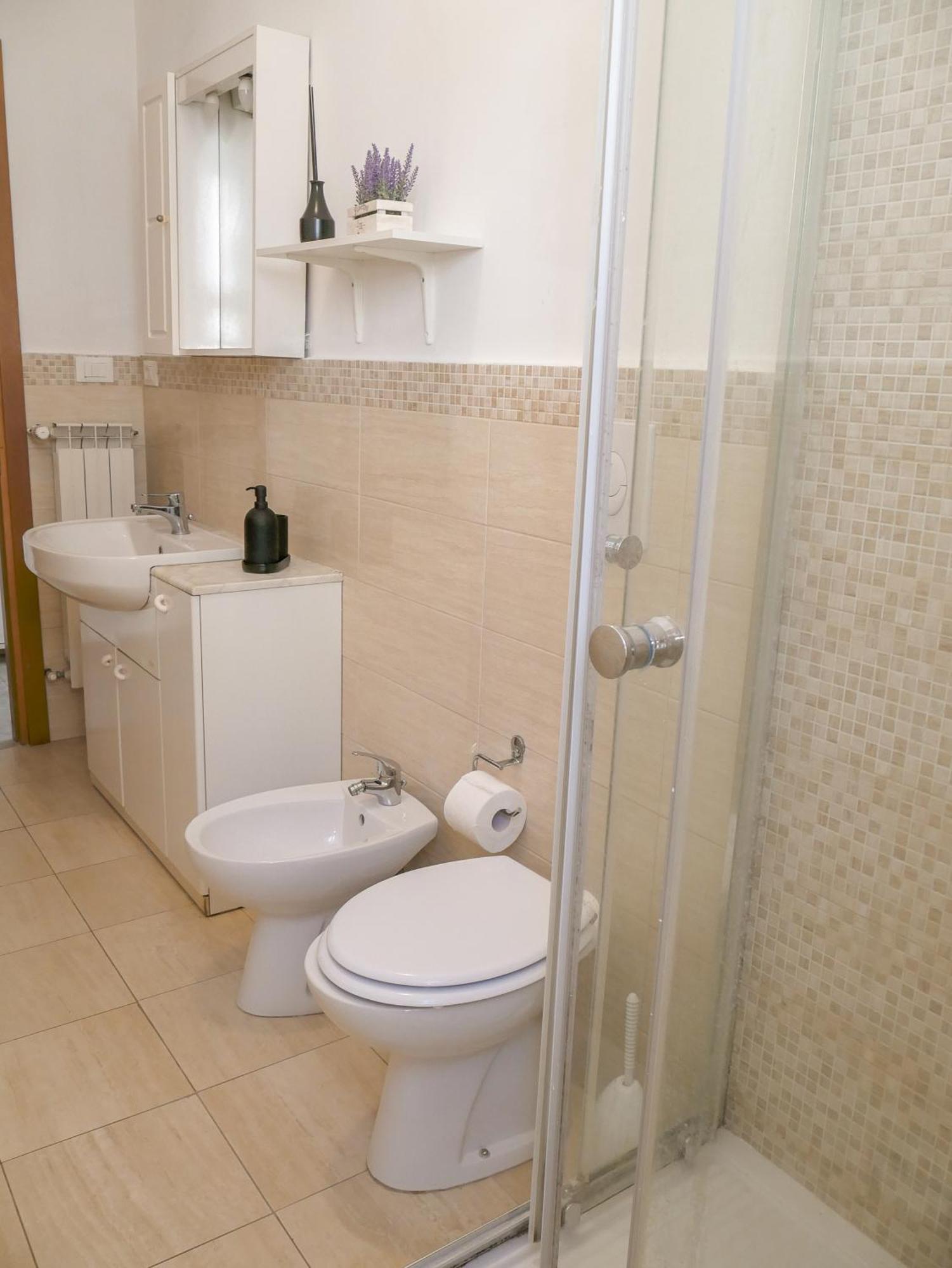 Modern 1 Bedroom Near Metro Appartamento *