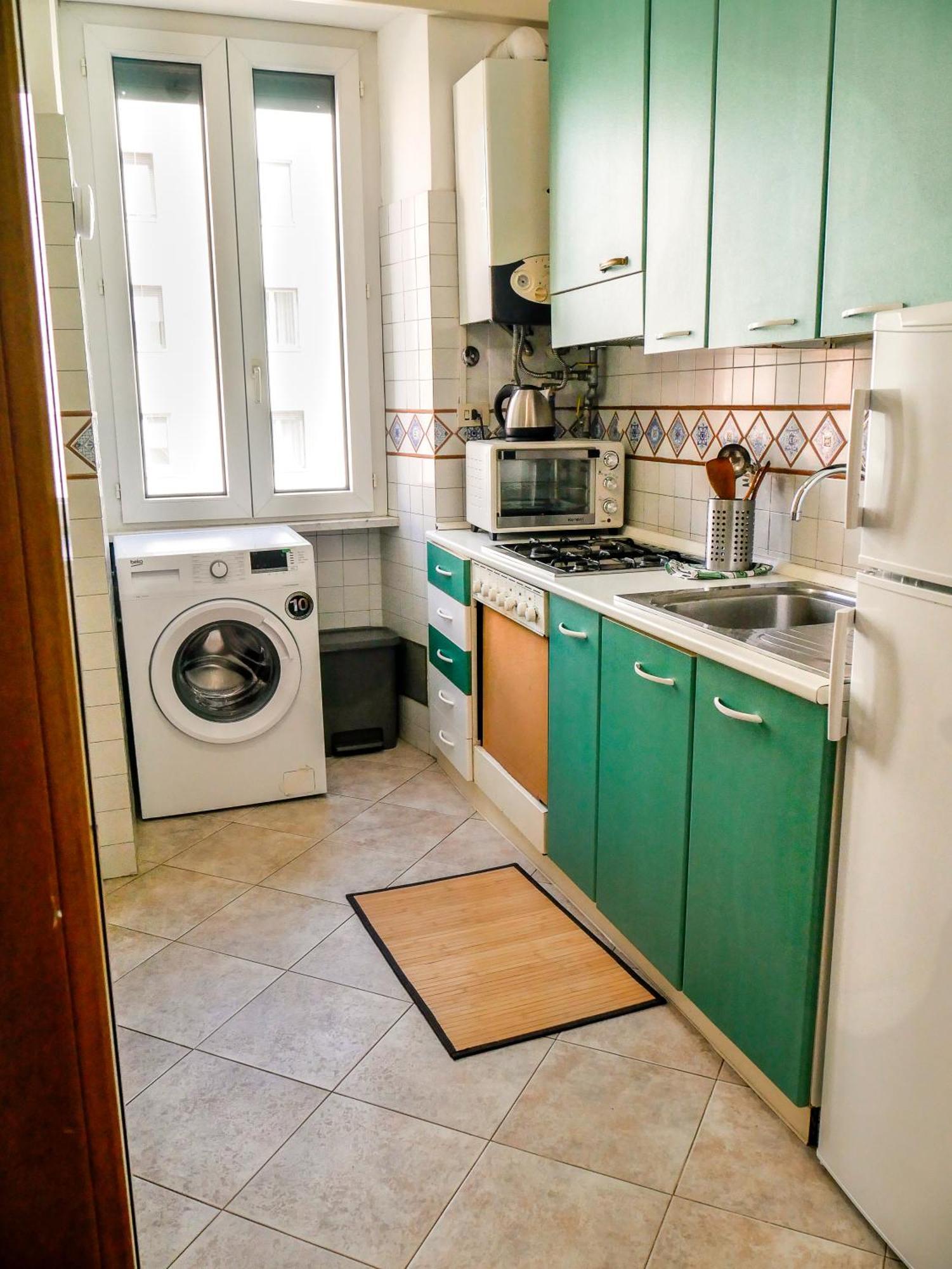 Modern 1 Bedroom Near Metro Appartamento *