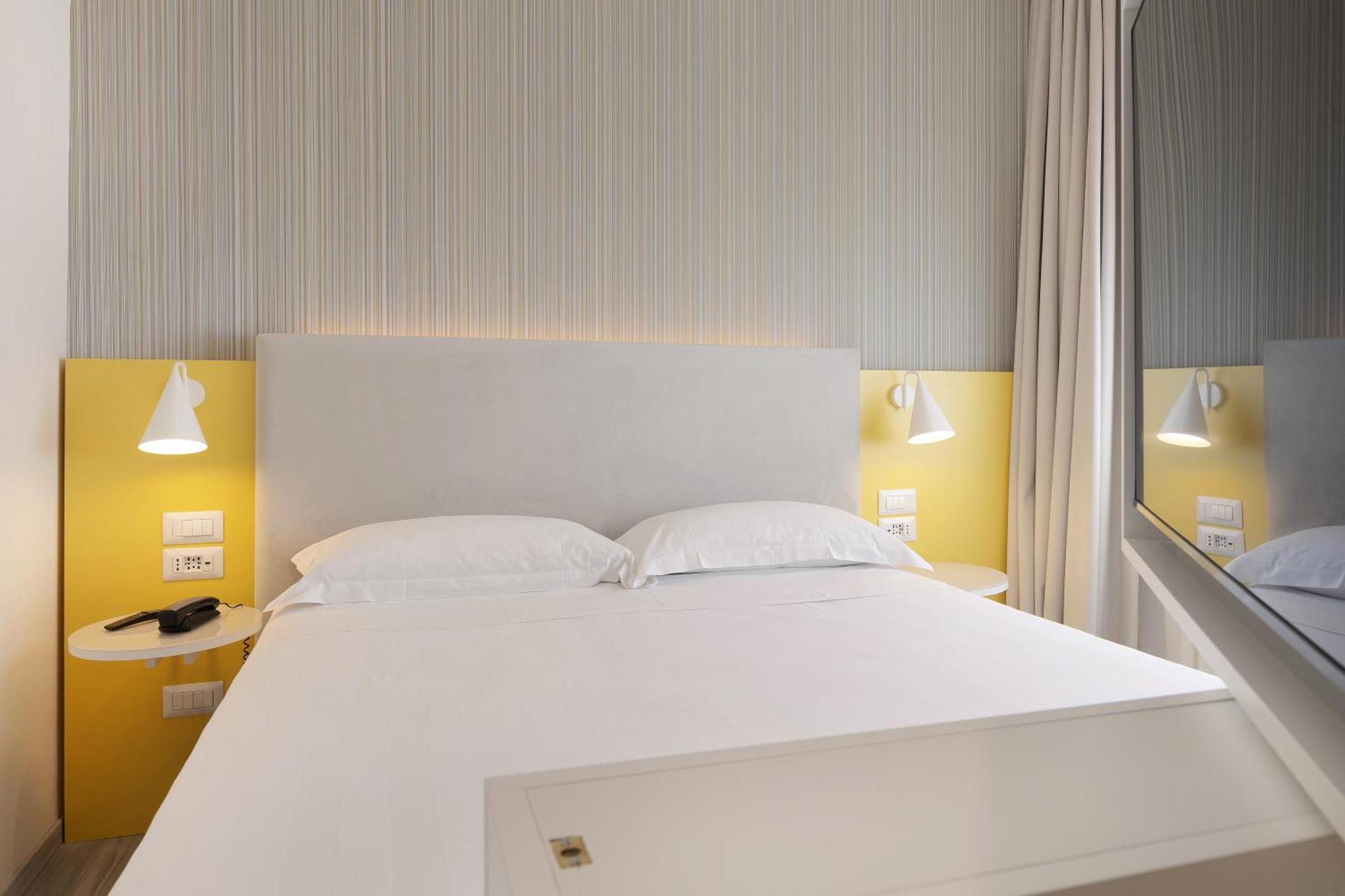 Adesso Hotell 4*