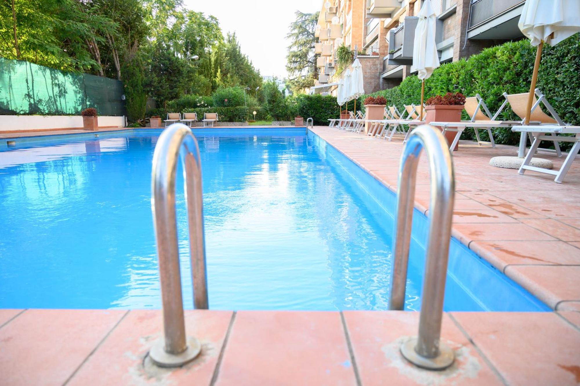 Laura Sweet Con Piscina Rome