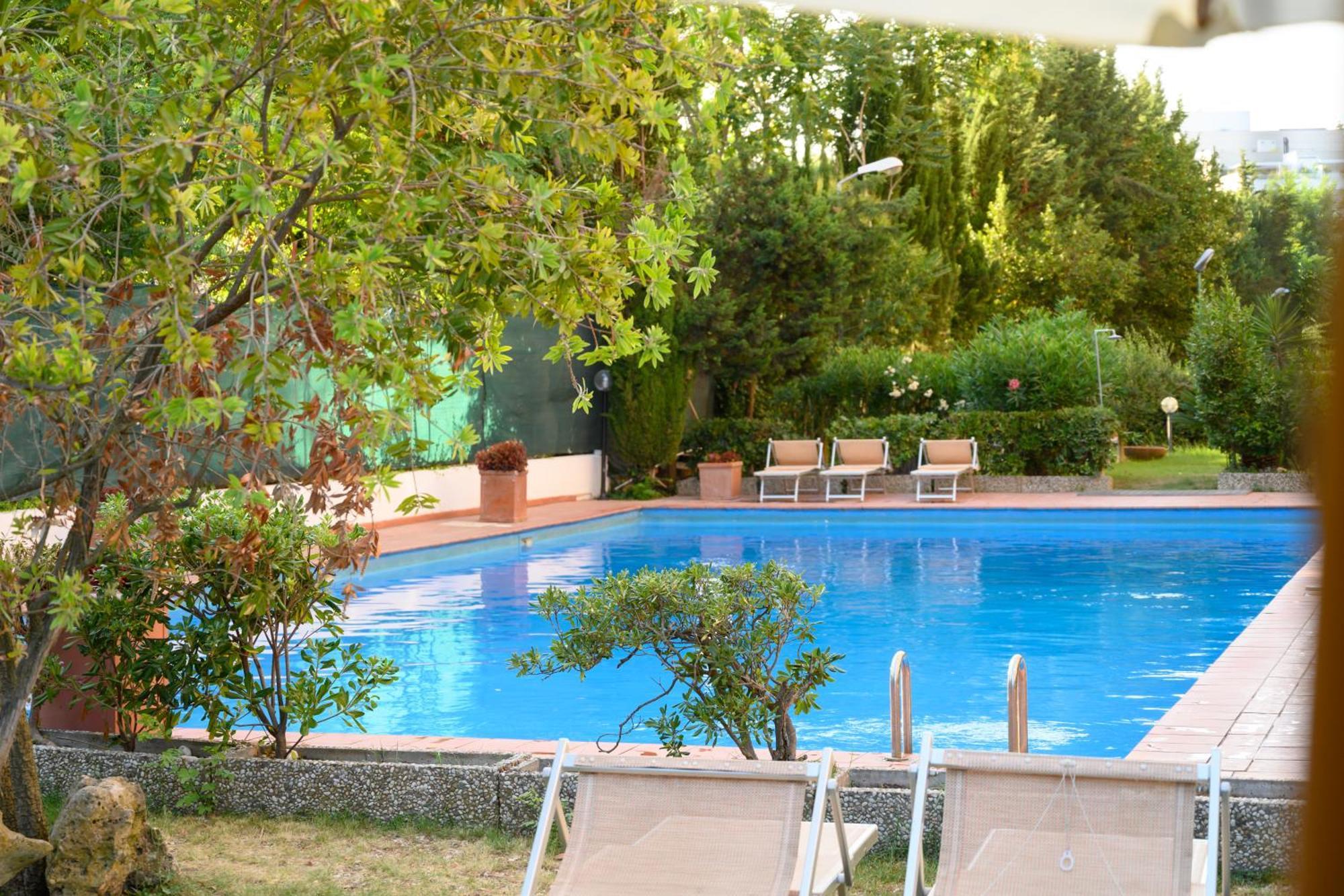 Laura Sweet Con Piscina