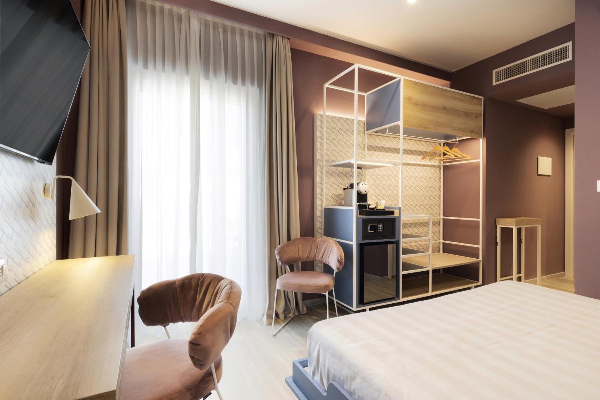 Adesso Hotell 4*