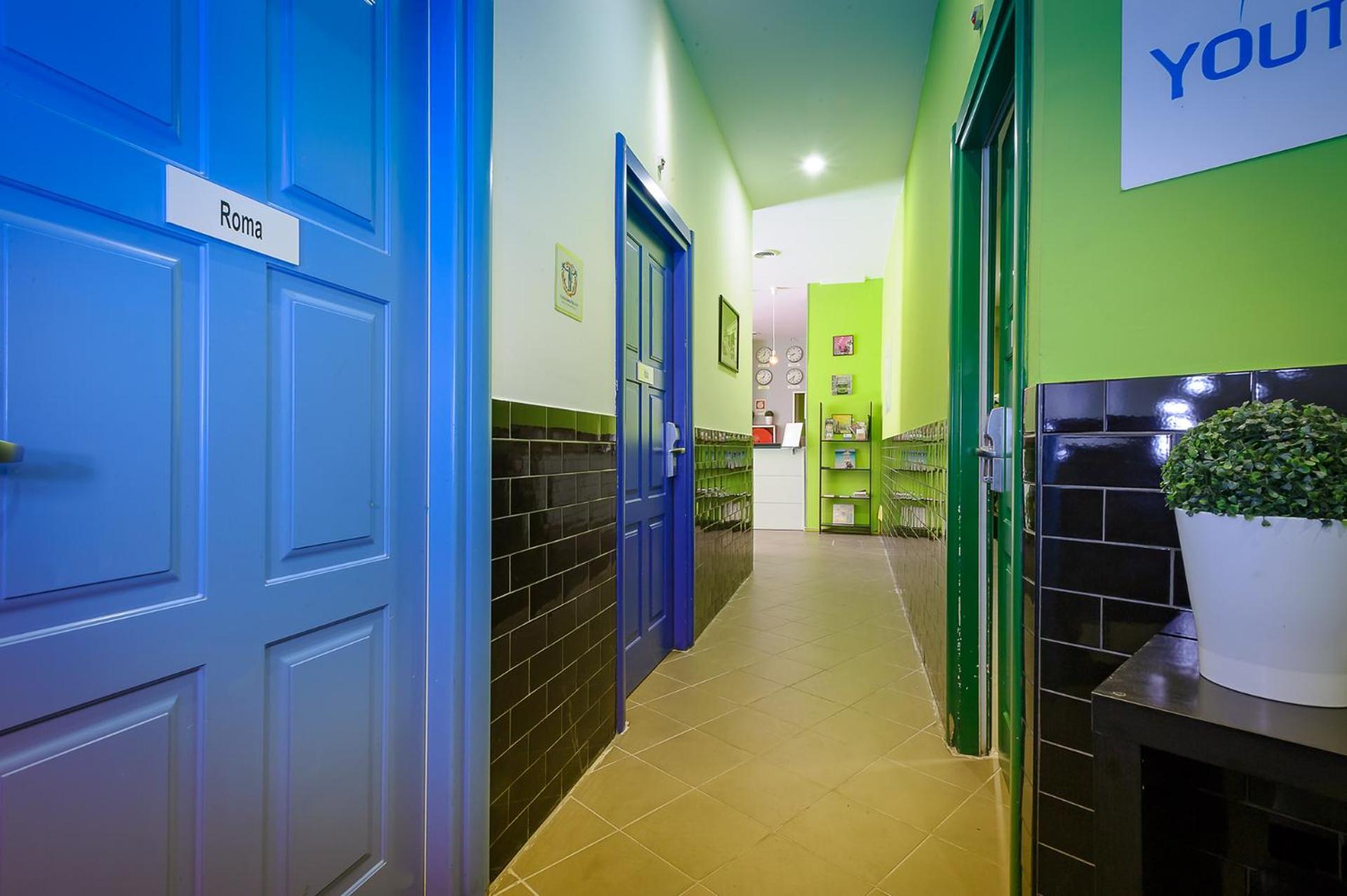 Youth Station Albergue Roma