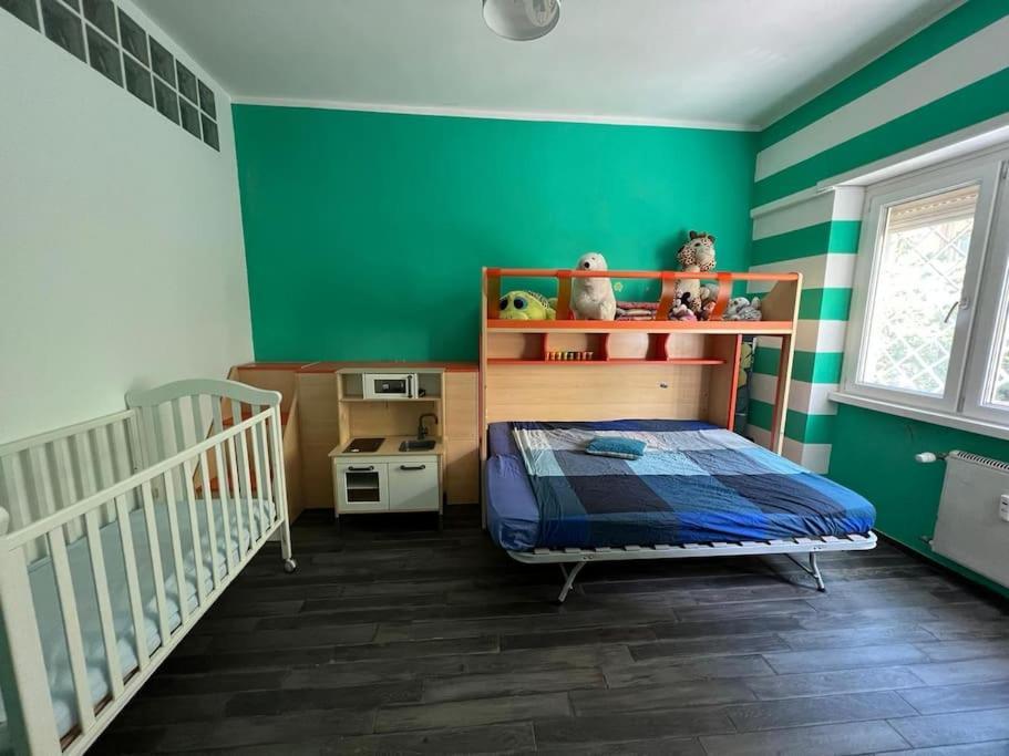 Nathan House, Due Roma