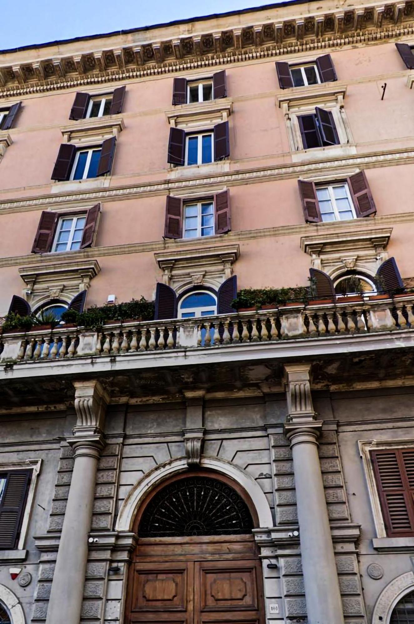 Hostal Sina Rent