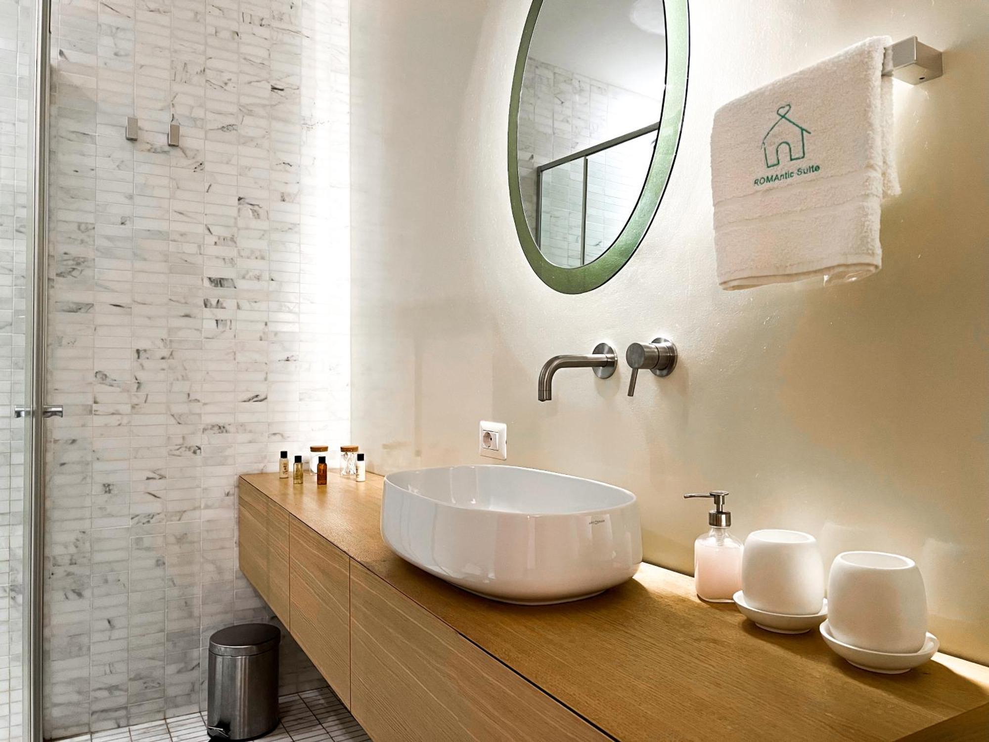 Luxury House & Secret Garden - Strategic Location, 100m To Metro B Apartamento *