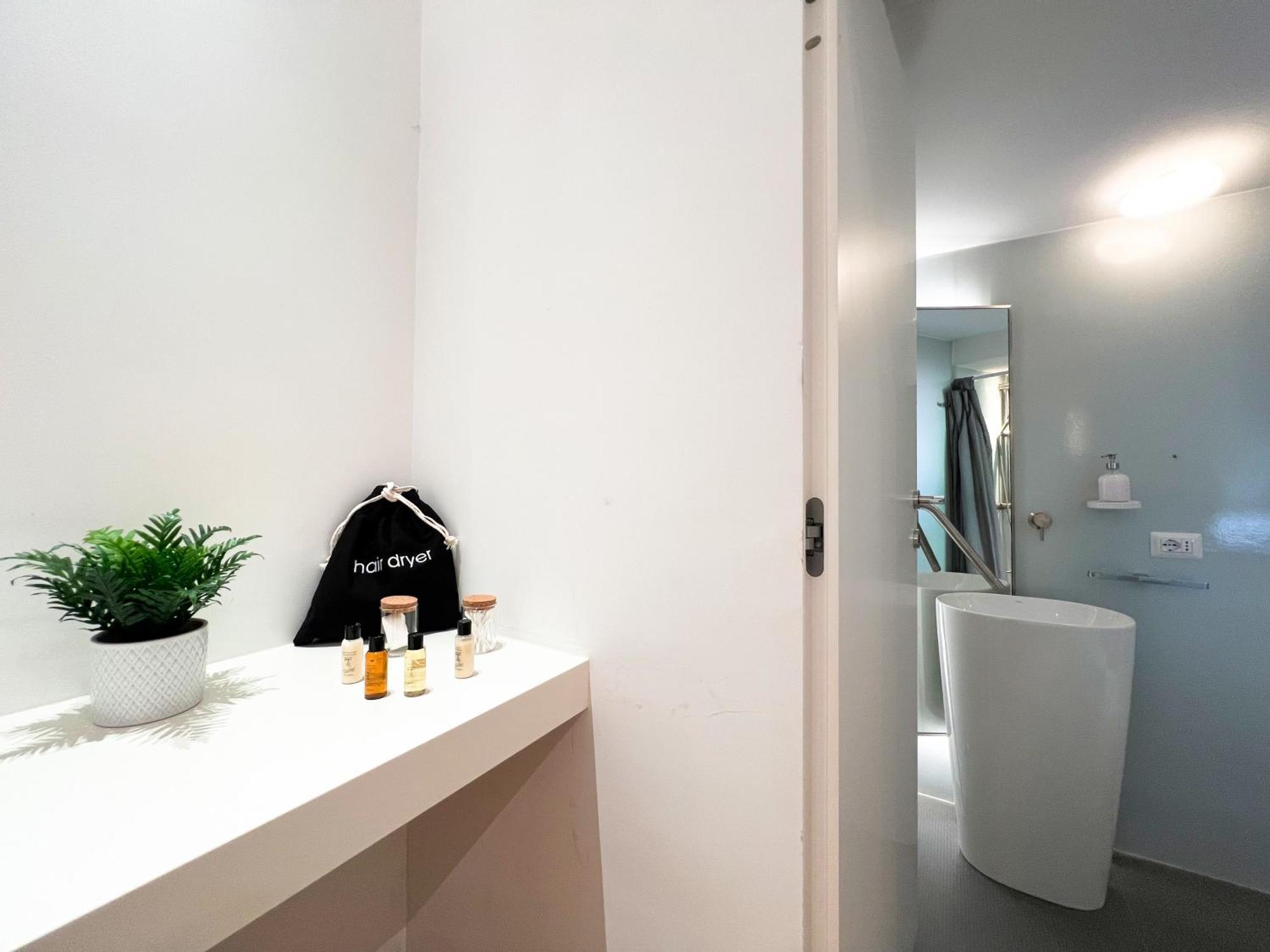 Luxury House & Secret Garden - Strategic Location, 100m To Metro B * Roma