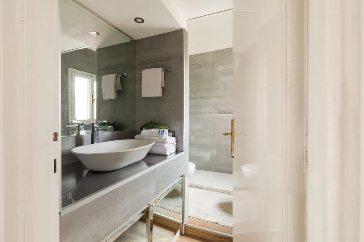 Trilussa Stylish Penthouse Apartment