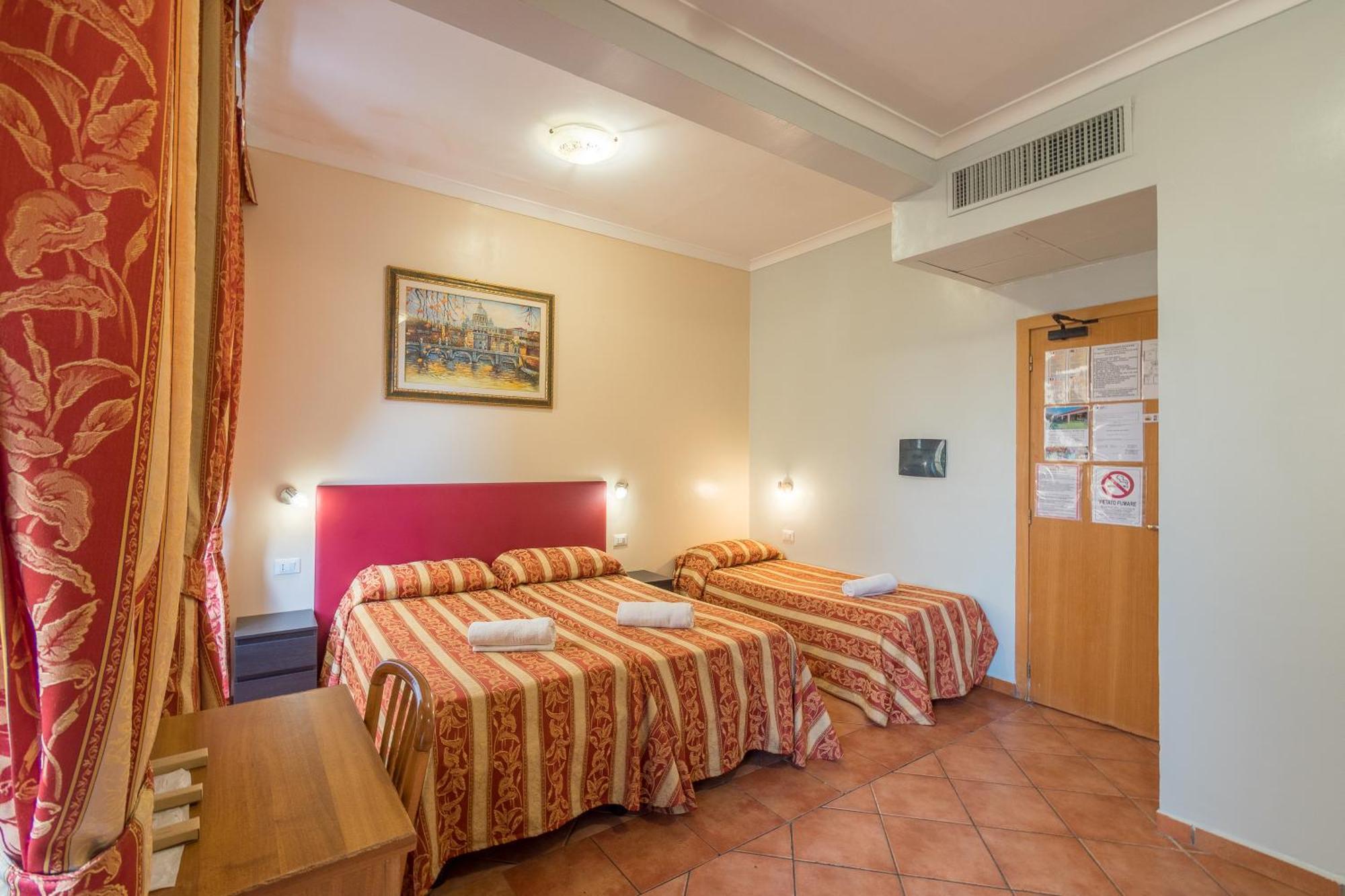 Hostal Alessandro Palace & Bar *
