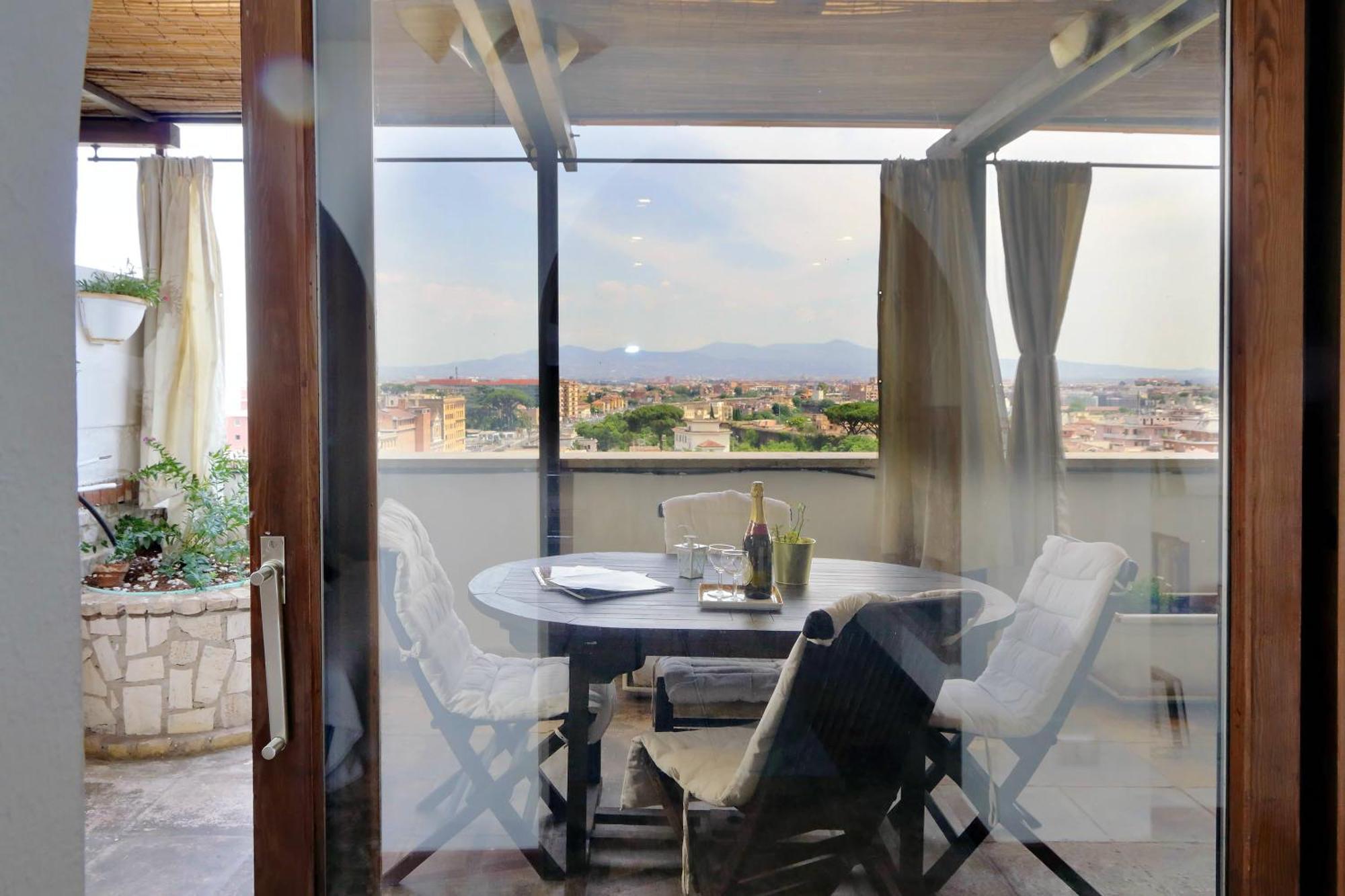 Super Attico Con Terrazza Lodi Appartamento Roma