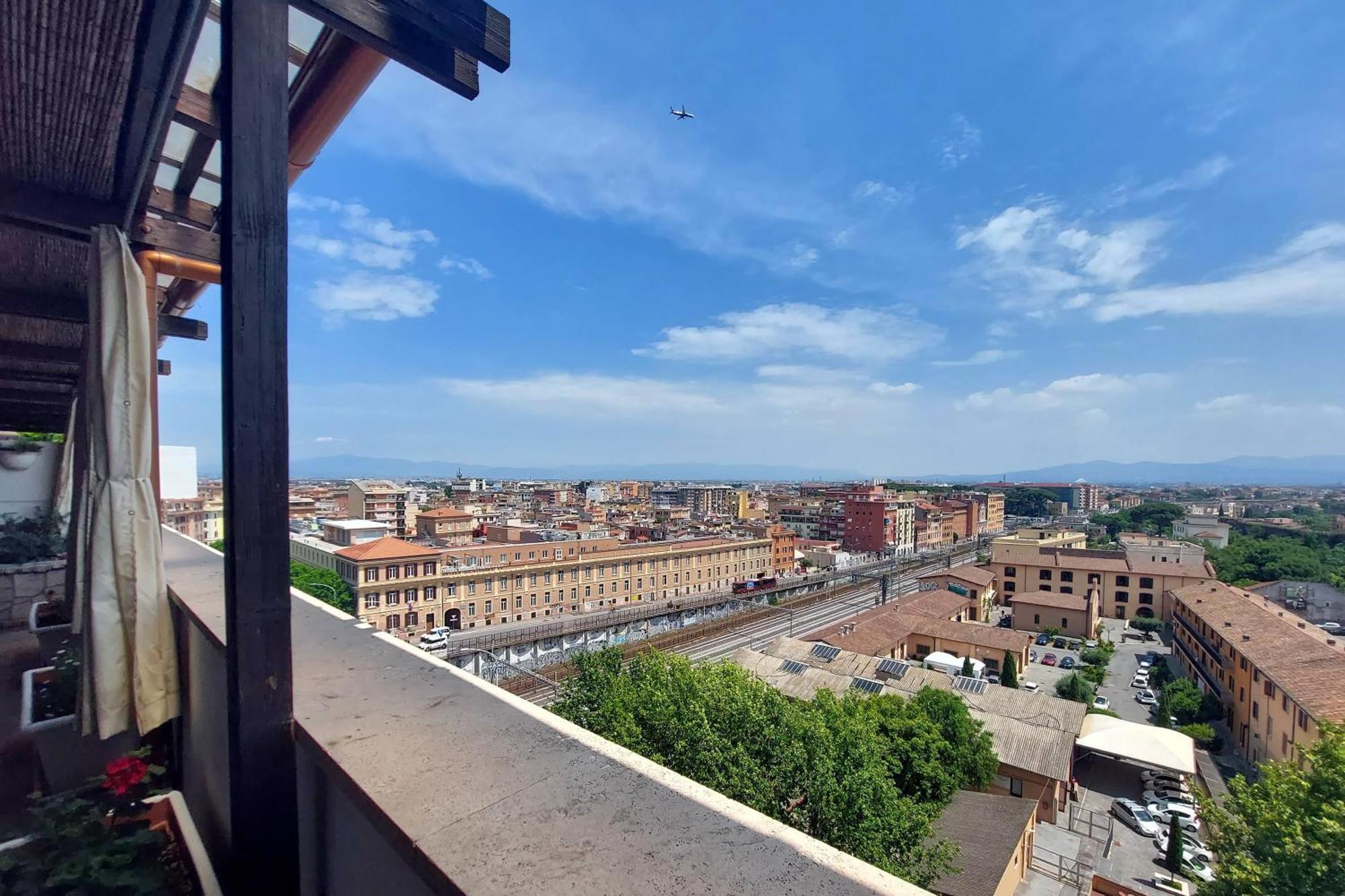 Super Attico Con Terrazza Lodi Appartamento Roma