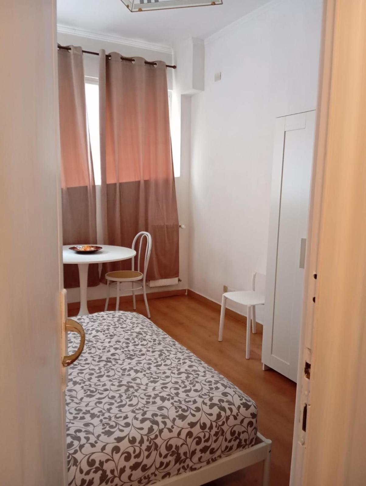 Tarra 12 * Roma