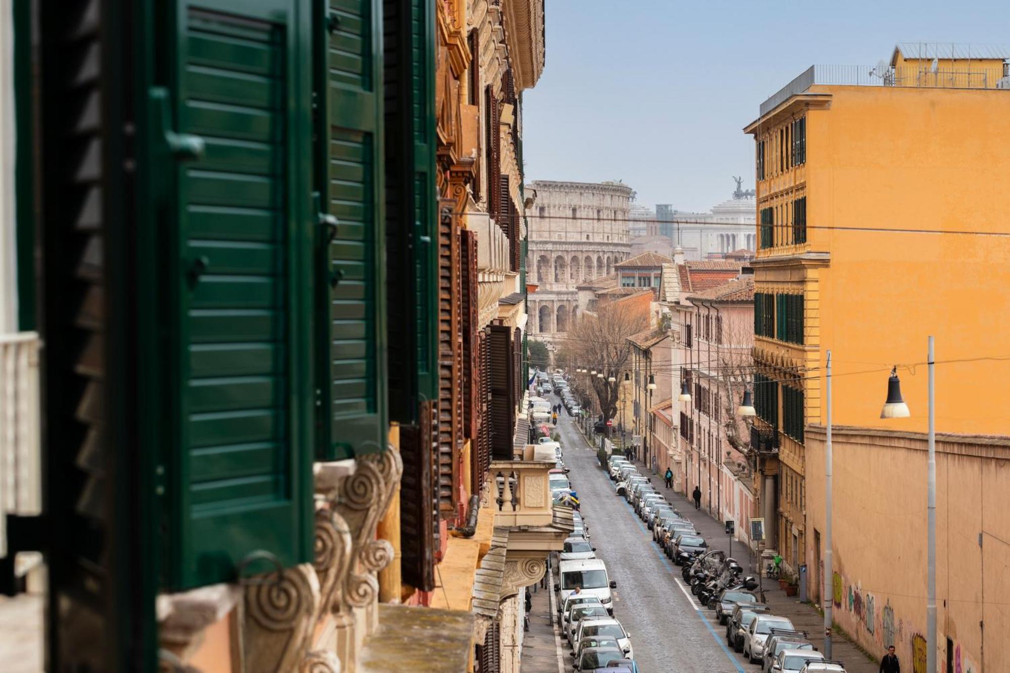 Colosseo Road By Hili Roma
