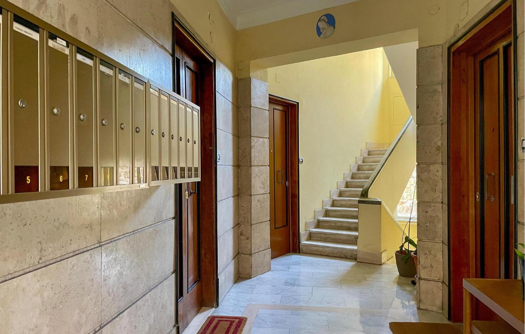 Beautiful In With Kitchenette Rome