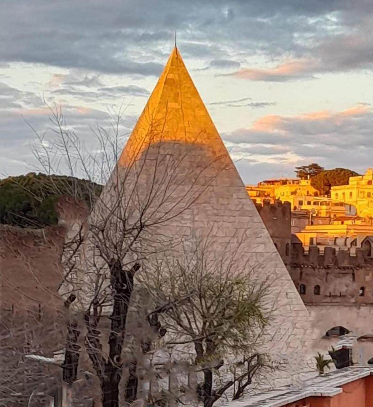 The Golden Pyramid Leilighet Roma