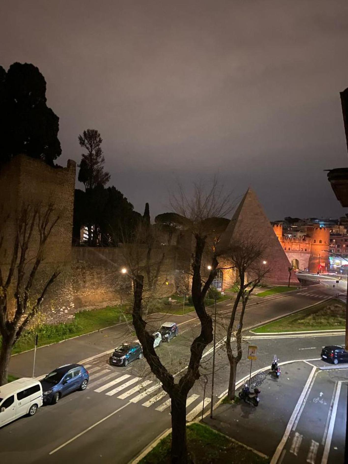 The Golden Pyramid * Roma