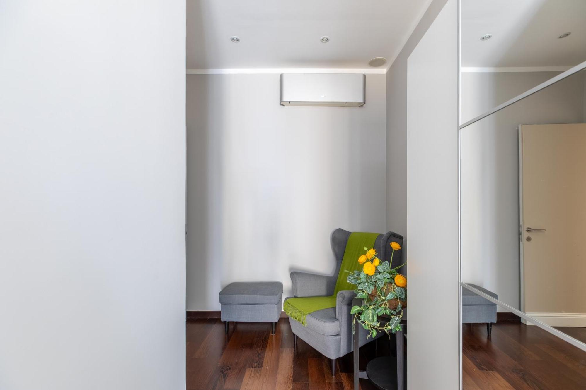 Iflat Contemporary Elegance In The Heart Of