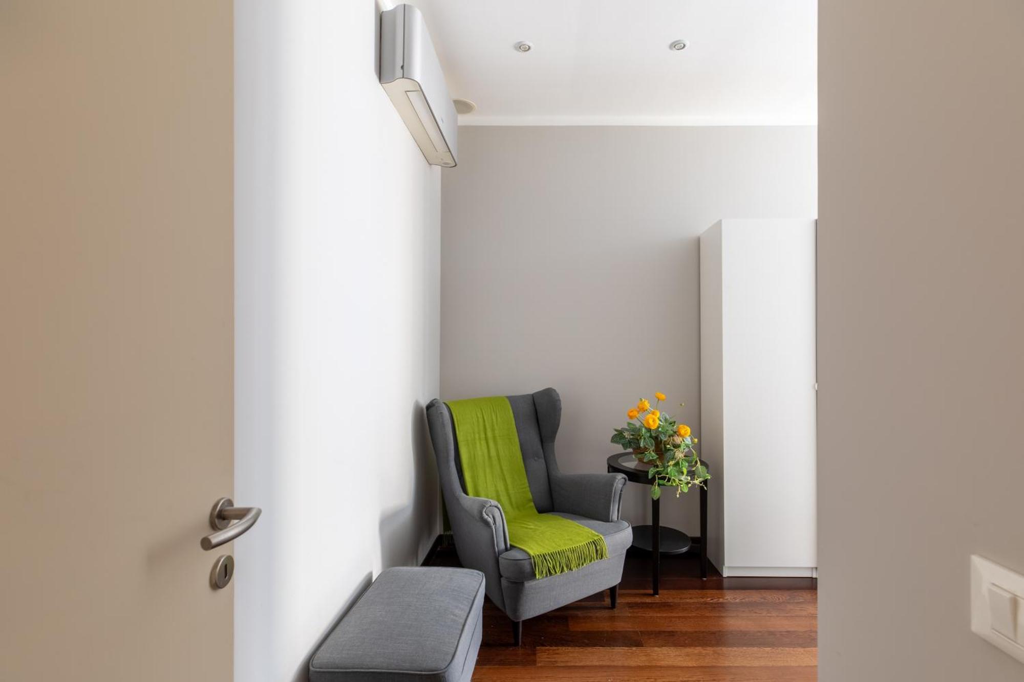 Apartamento Iflat Contemporary Elegance In The Heart Of
