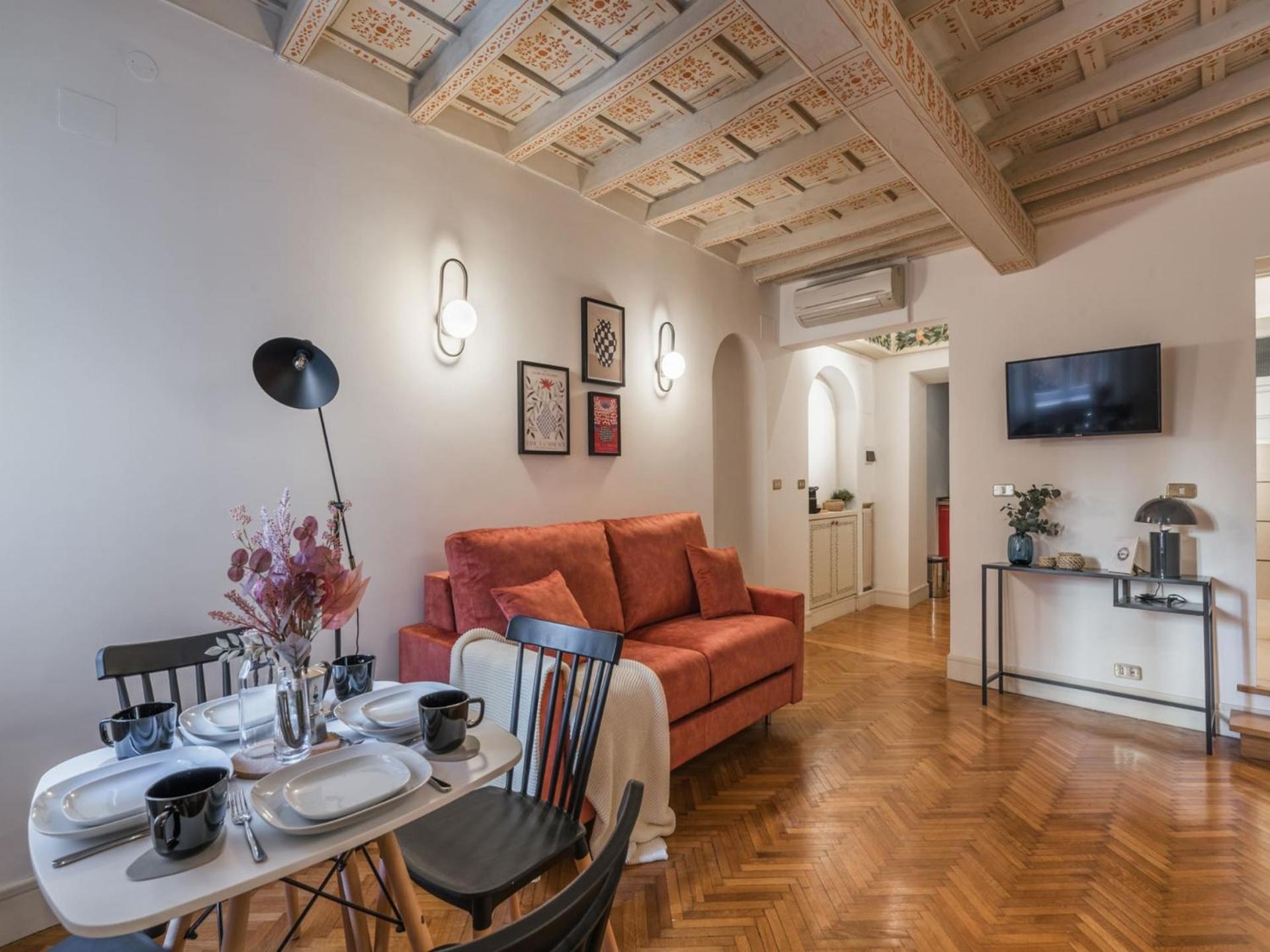 Apartment The Rent - Spacious Two-bedroom In Old Town
